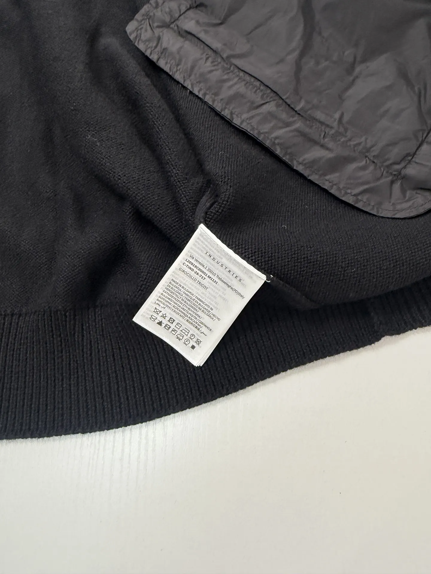 Nylon-Paneled Zip-Up Knit Cardigan D36019953 — view 10