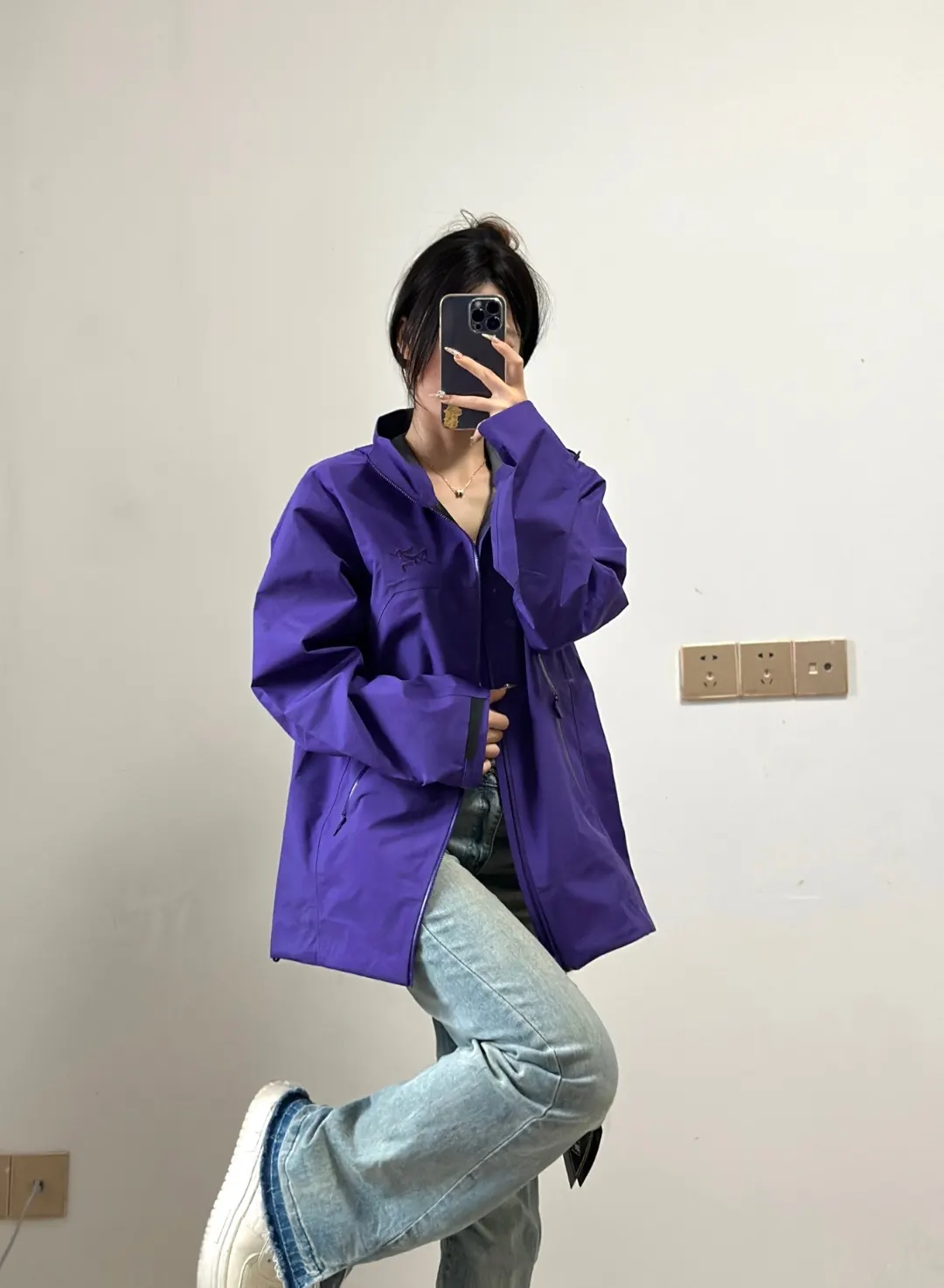 Beta GORE-TEX Lightweight Shell Jacket D36022644 — view 3