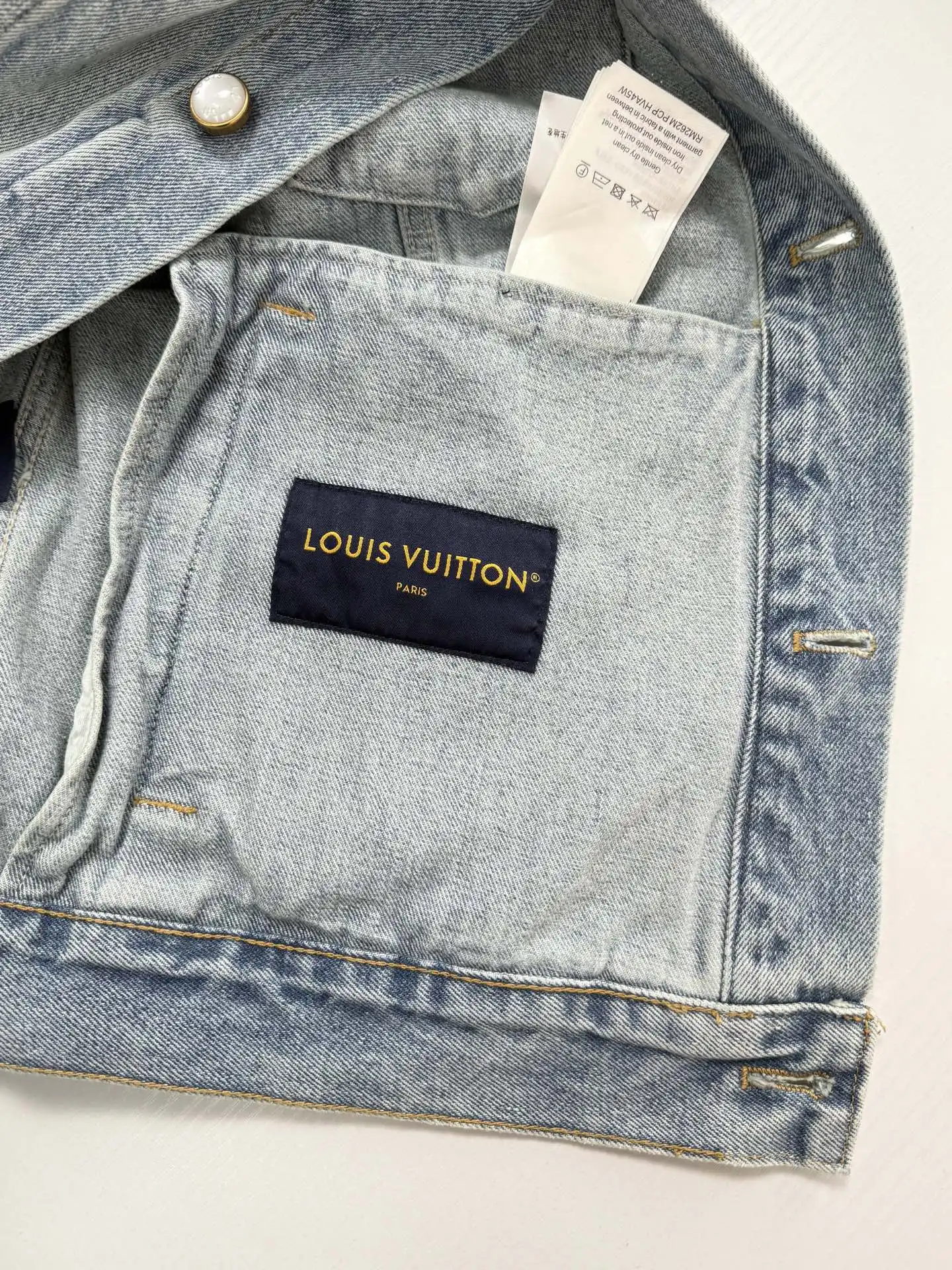 Embellished Badge Denim Trucker Jacket D37019927 — view 15