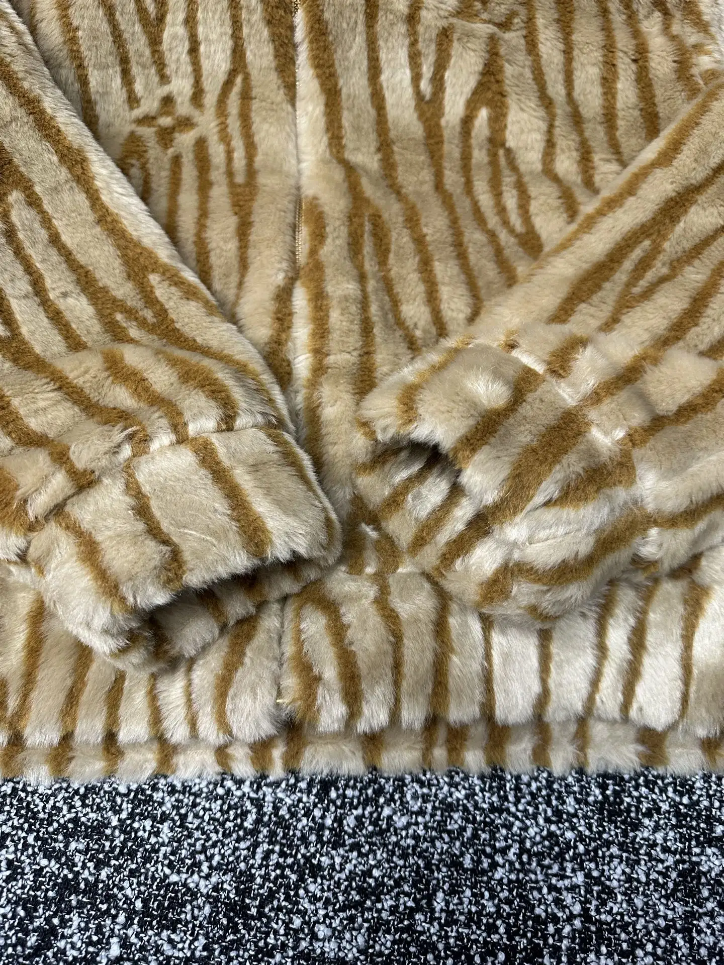 Epi Monogram Faux-Fur Hooded Jacket D37522041 — view 5