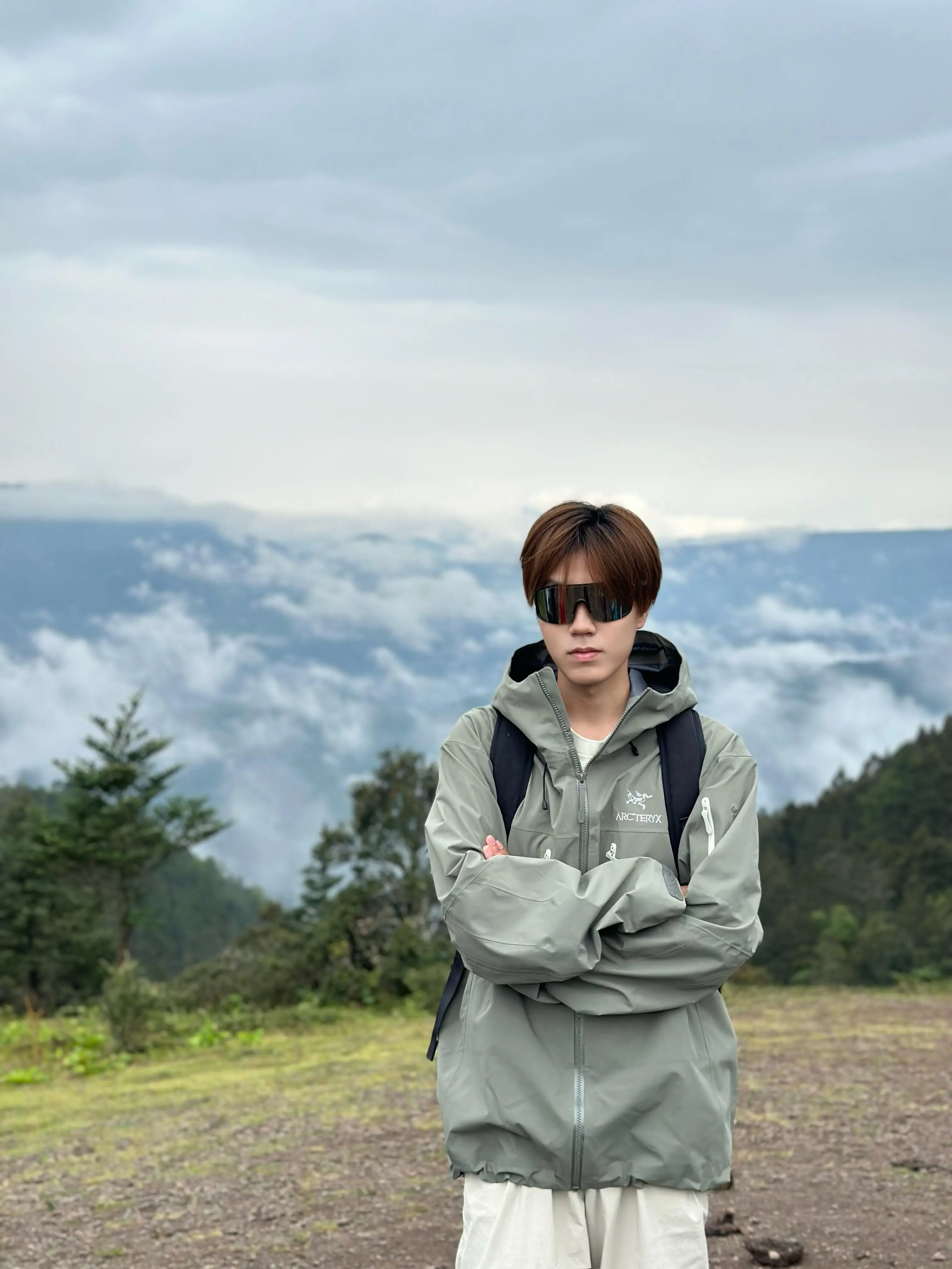 Alpha SV GORE-TEX Hooded Shell Jacket D38022657 — view 2