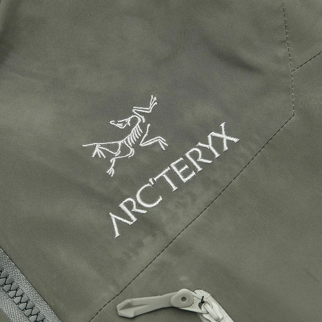 Alpha SV Hooded GORE-TEX Shell Jacket D38022658 — view 5