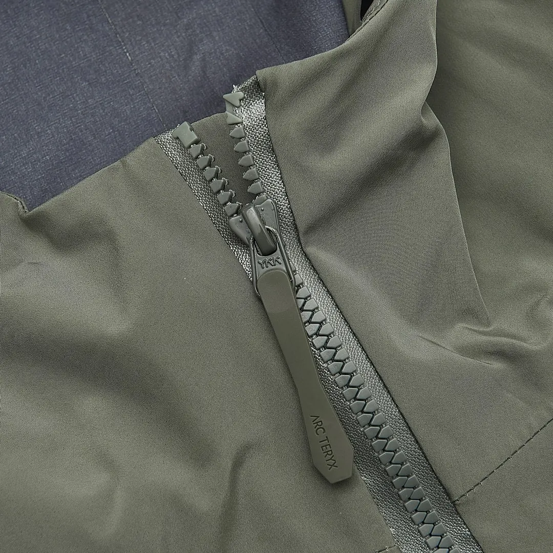 Alpha SV Hooded GORE-TEX Shell Jacket D38022658 — view 7