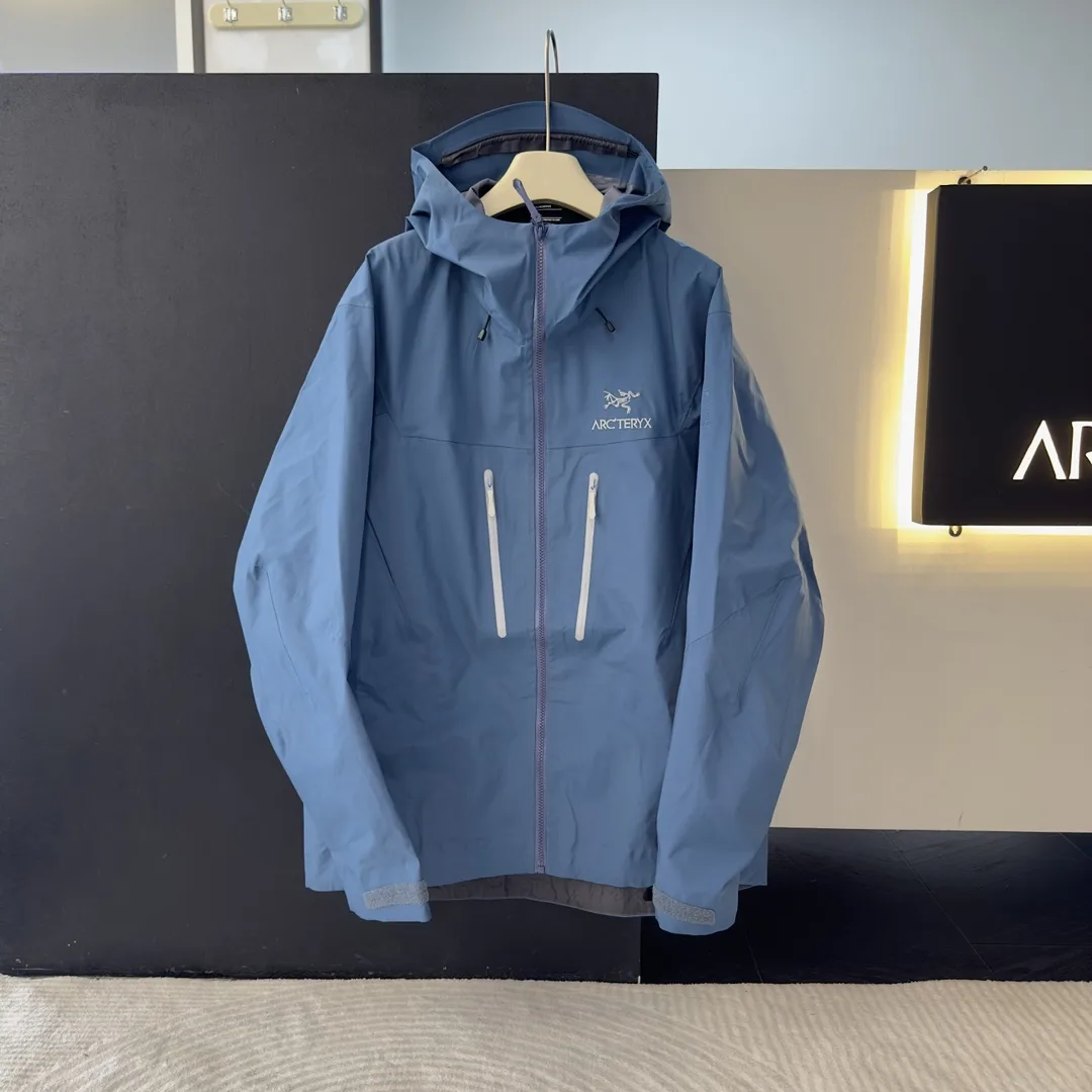 Alpha SV Hooded GORE-TEX Shell Jacket D38022650