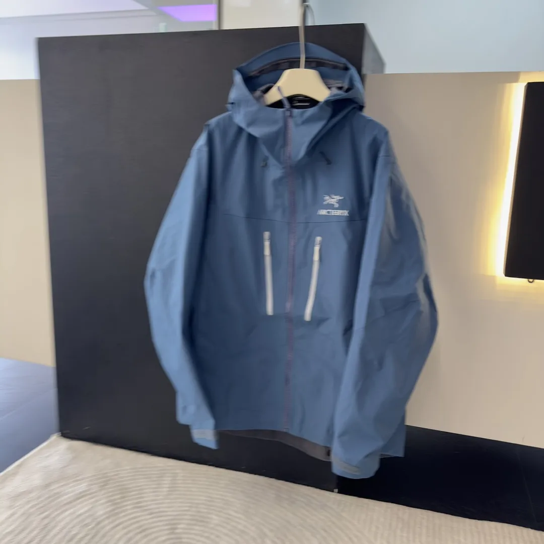 Alpha SV Hooded GORE-TEX Shell Jacket D38022650 — view 2