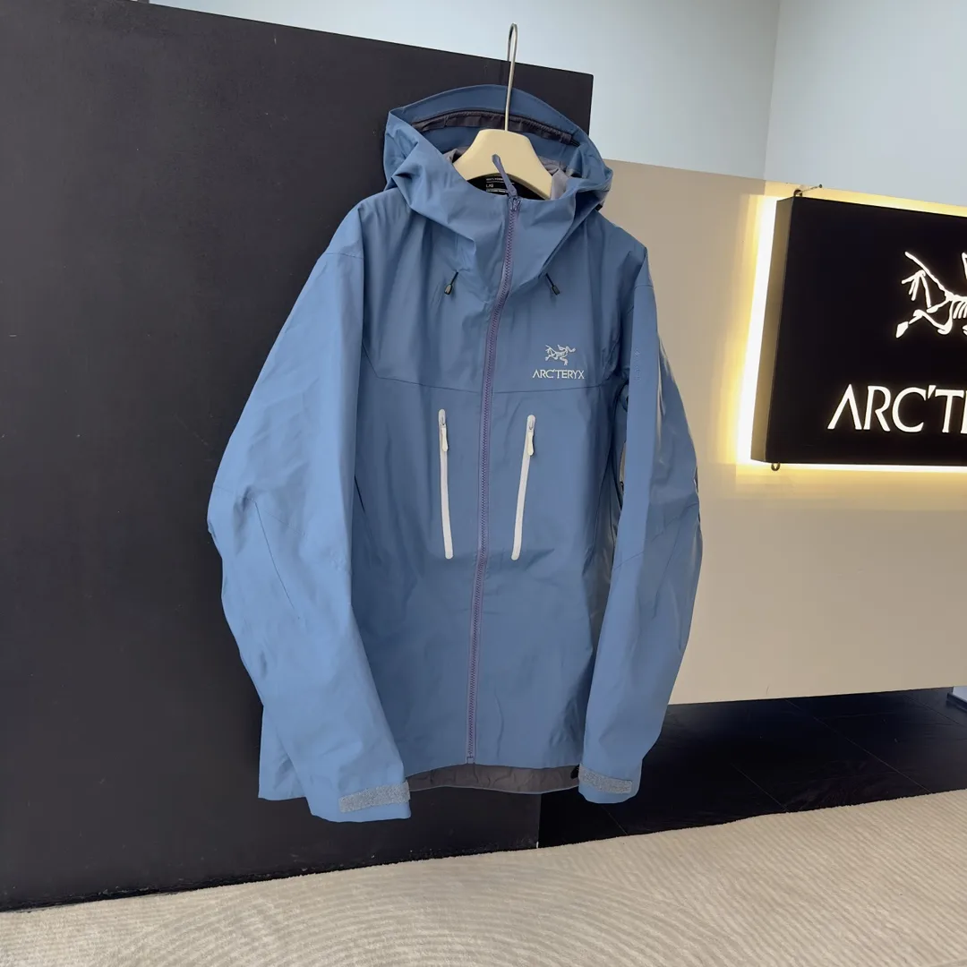 Alpha SV Hooded GORE-TEX Shell Jacket D38022650 — view 3