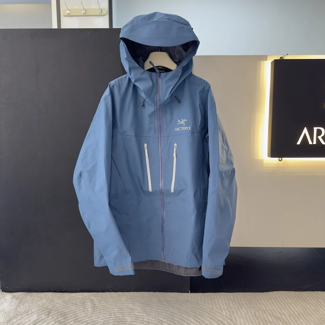 Alpha SV Hooded GORE-TEX Shell Jacket D38022650 — view 4