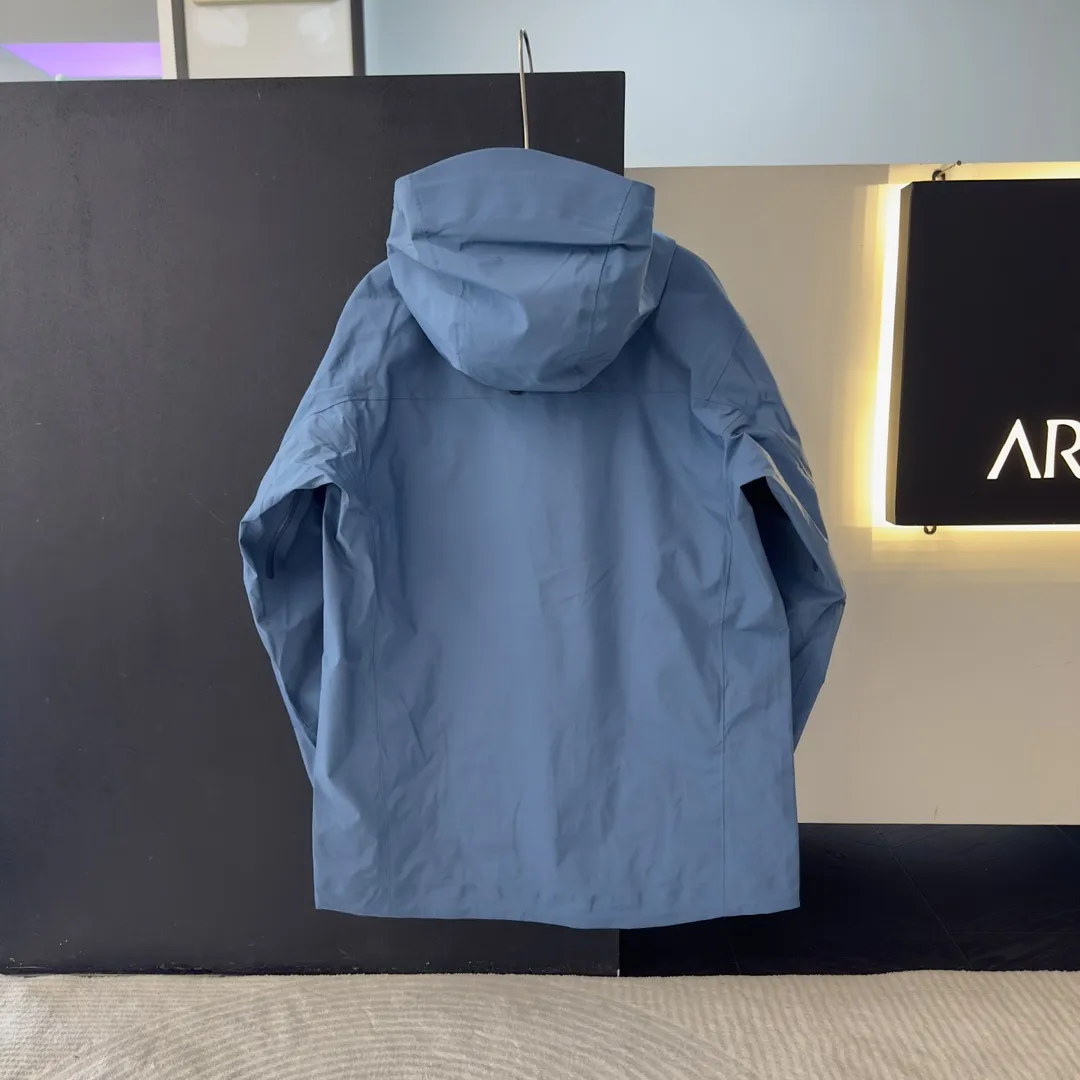Alpha SV Hooded GORE-TEX Shell Jacket D38022650 — view 6