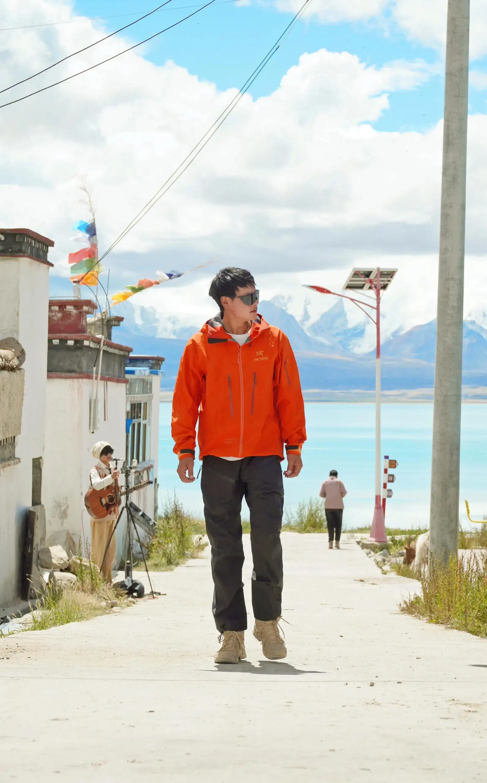Alpha SV Hooded GORE-TEX Shell Jacket D38022652