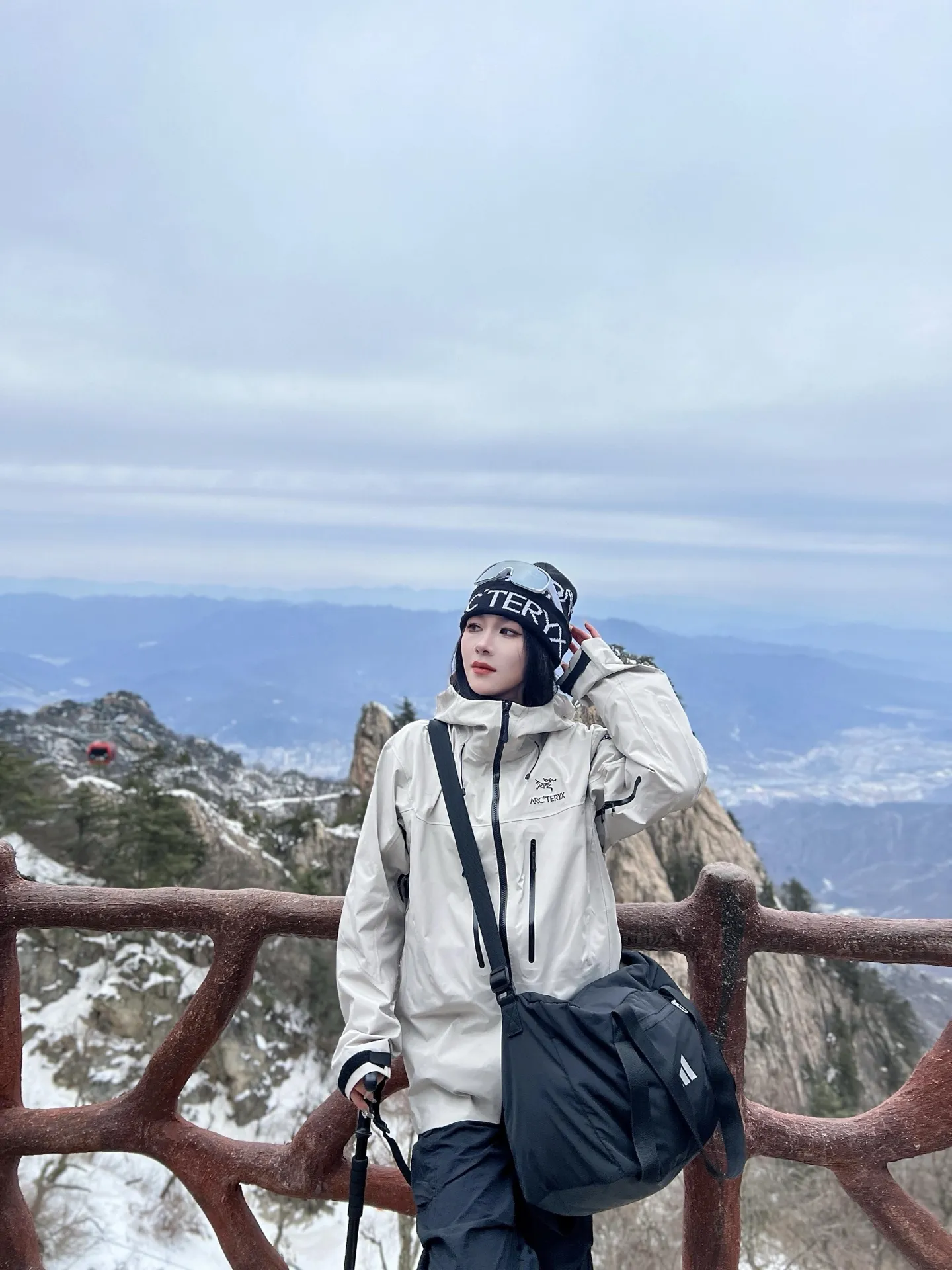 Alpha SV Hooded GORE-TEX Shell Jacket D38022655 — view 5