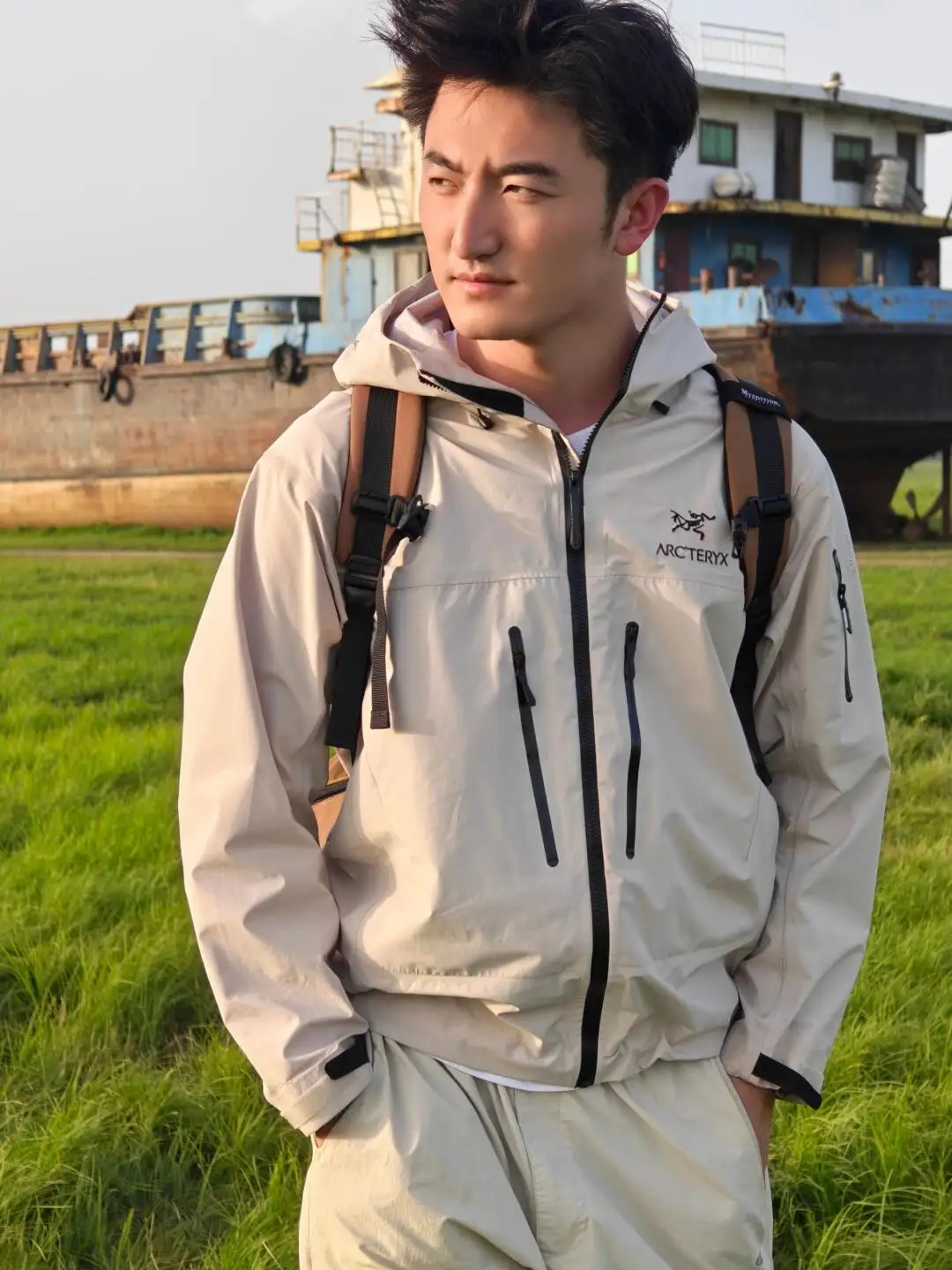 Alpha SV Hooded GORE-TEX Shell Jacket D38022655 — view 6