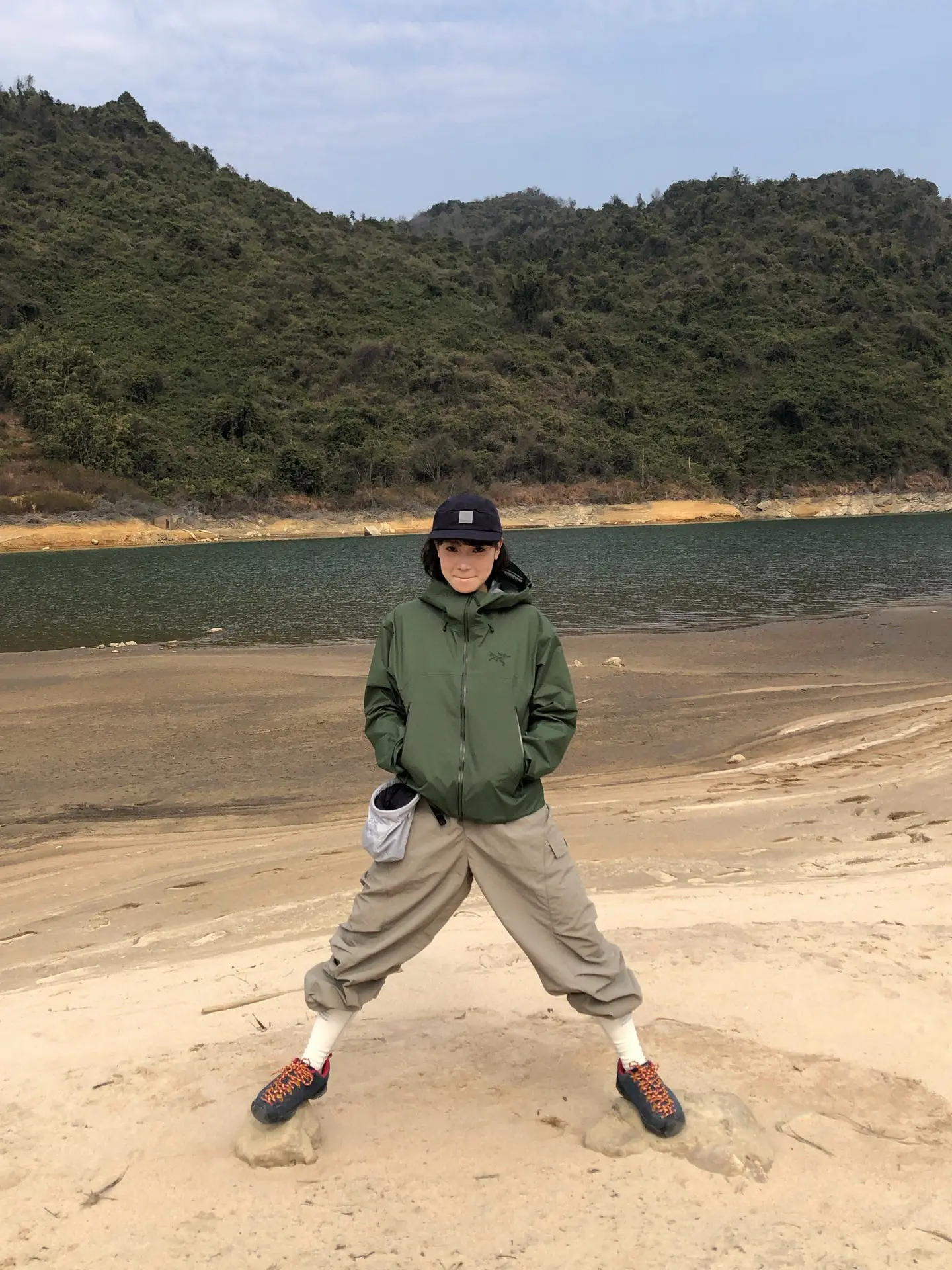 Beta SL GORE-TEX Hooded Shell Jacket D38022811 — view 3