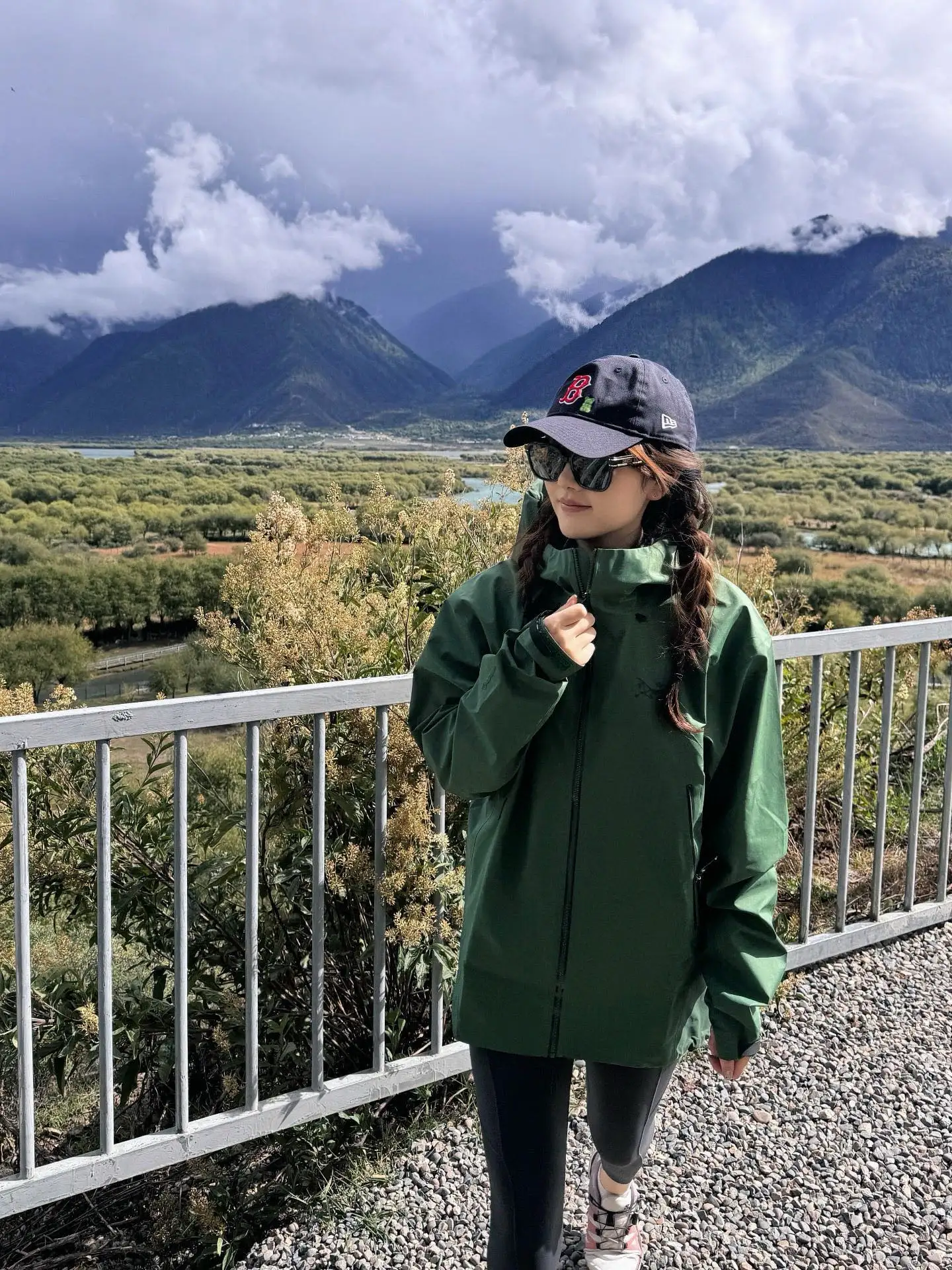 Beta SL GORE-TEX Hooded Shell Jacket D38022811 — view 4