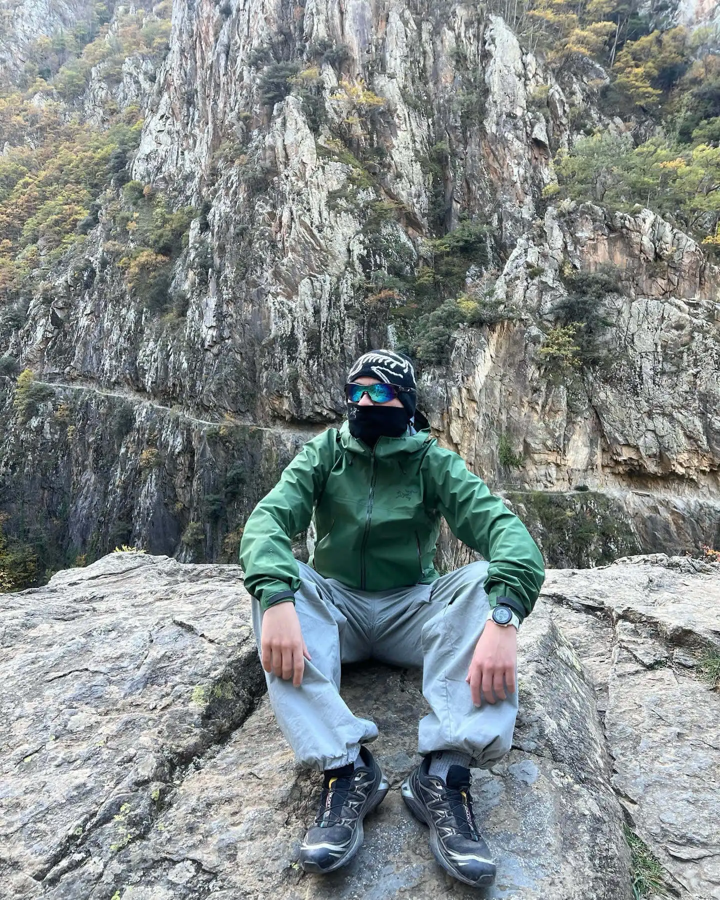 Beta SL GORE-TEX Hooded Shell Jacket D38022811 — view 5