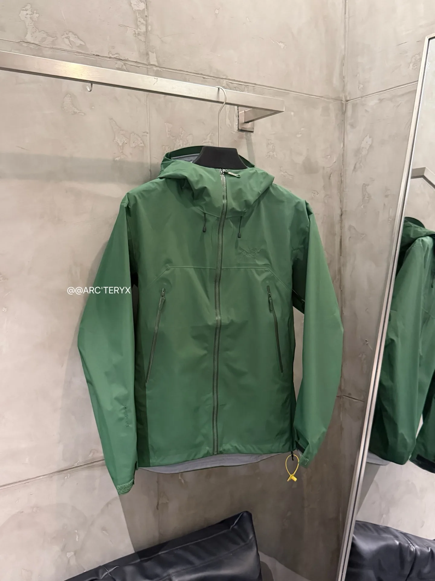 Beta SL GORE-TEX Hooded Shell Jacket D38022812 — view 2