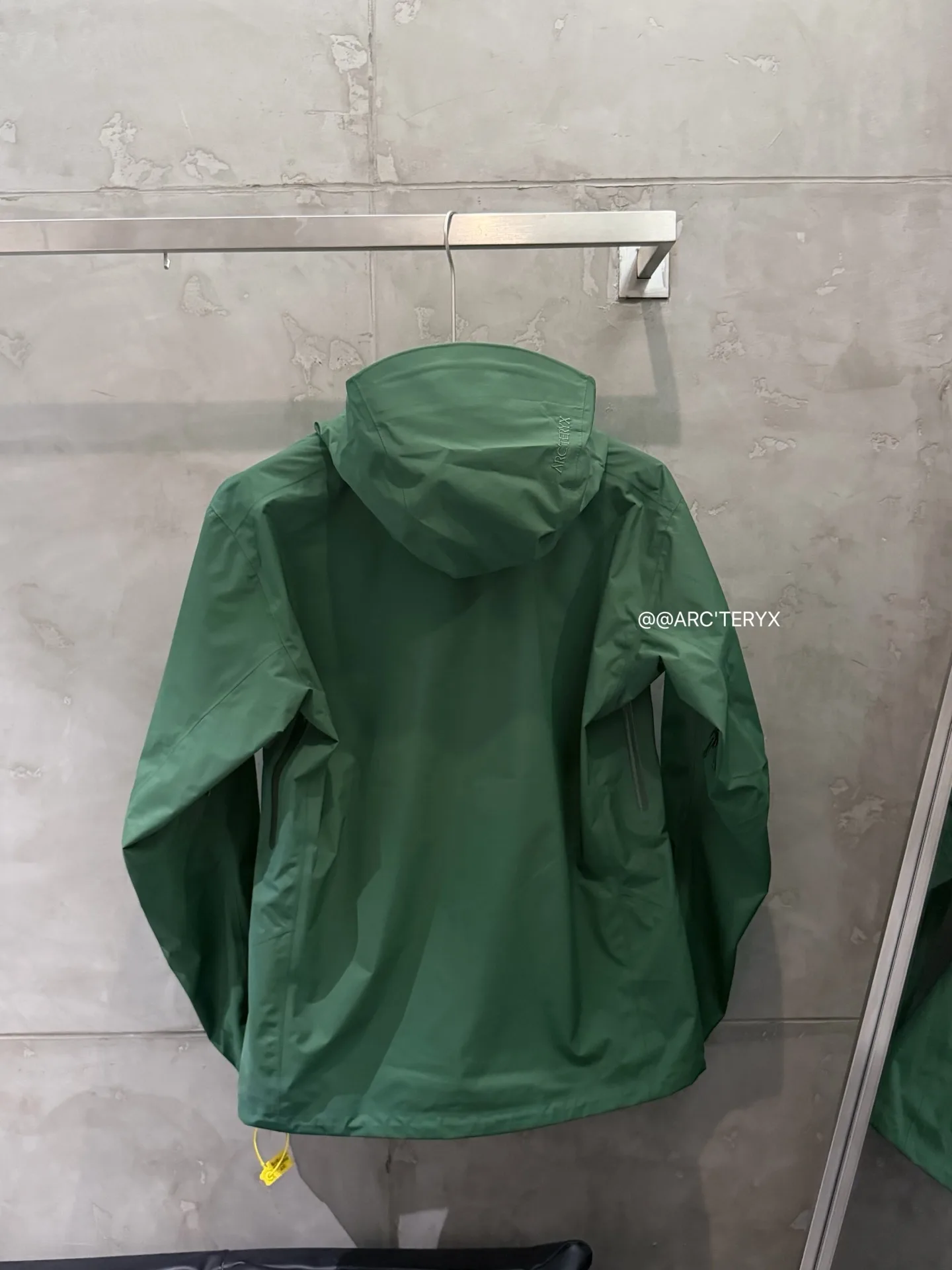 Beta SL GORE-TEX Hooded Shell Jacket D38022812 — view 3