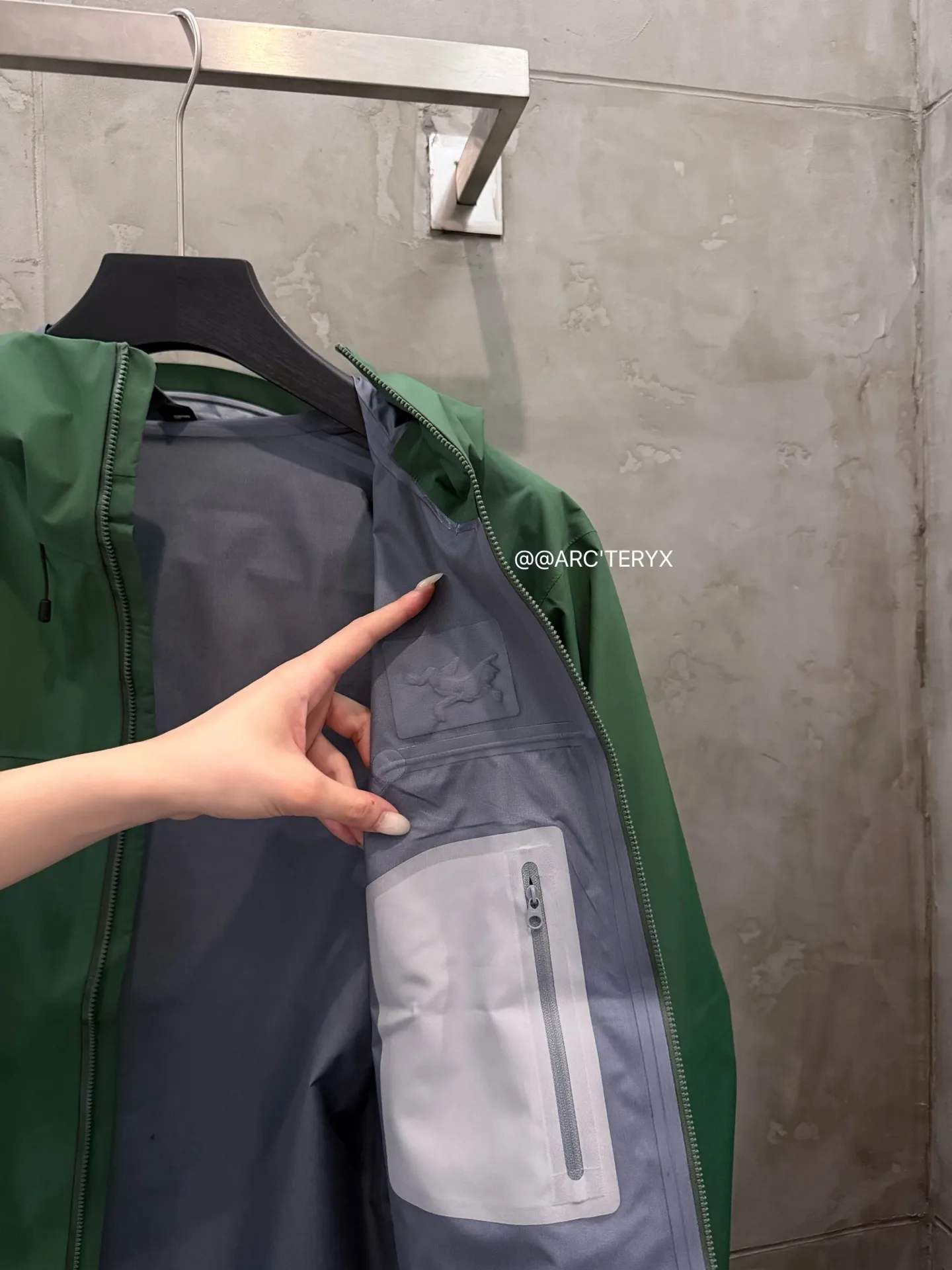 Beta SL GORE-TEX Hooded Shell Jacket D38022812 — view 8