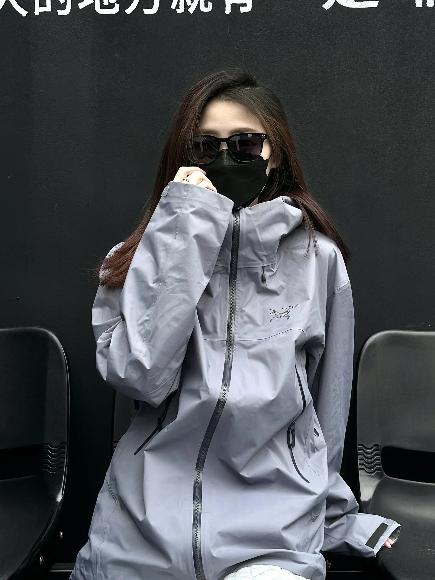 Beta SL GORE-TEX Hooded Shell Jacket D38022813 — view 2