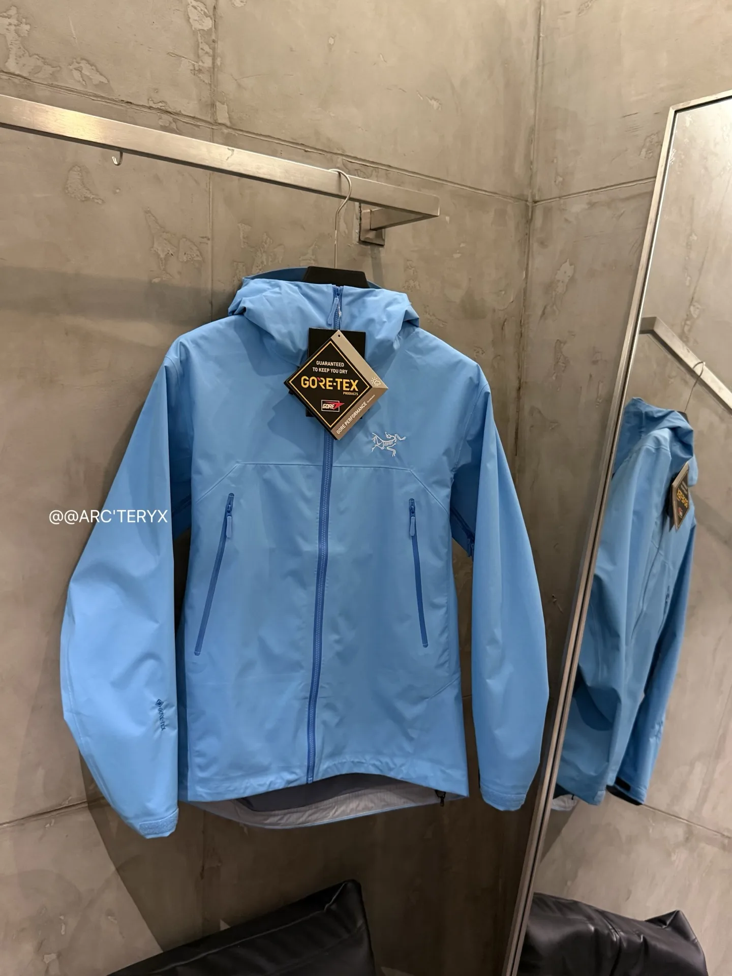 Beta SL GORE-TEX Hooded Shell Jacket D38022800 — view 2