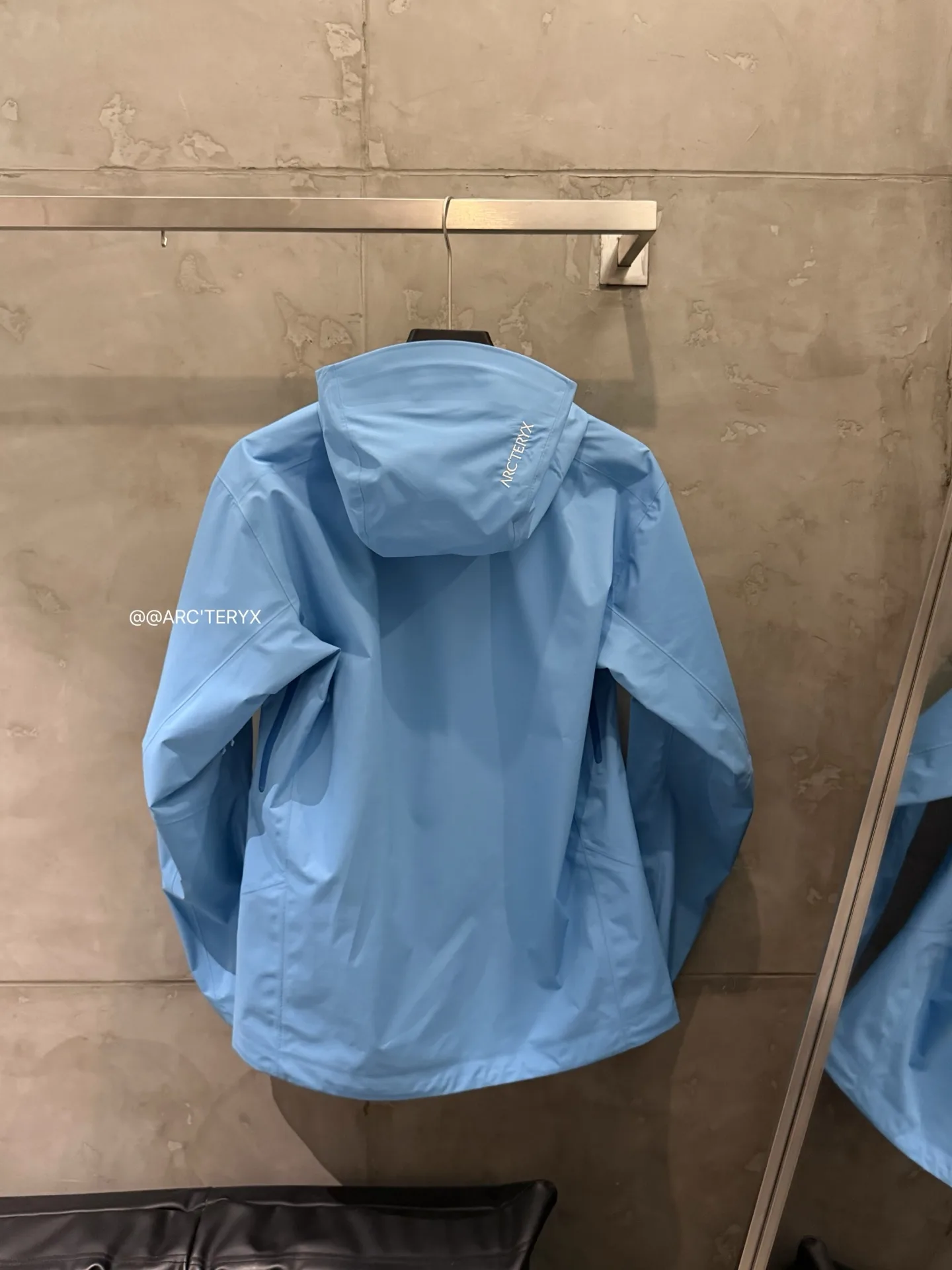 Beta SL GORE-TEX Hooded Shell Jacket D38022800 — view 3