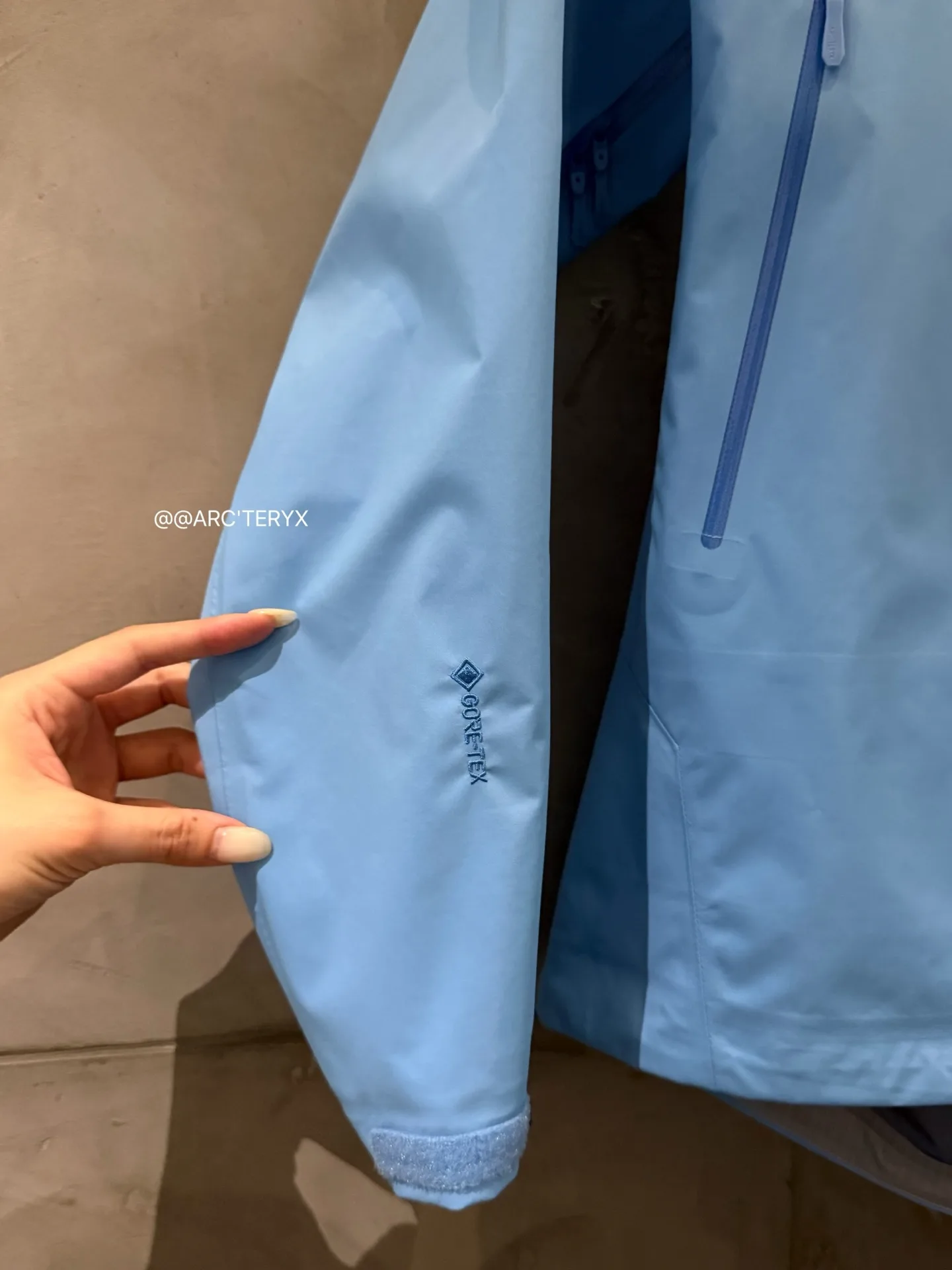 Beta SL GORE-TEX Hooded Shell Jacket D38022800 — view 5