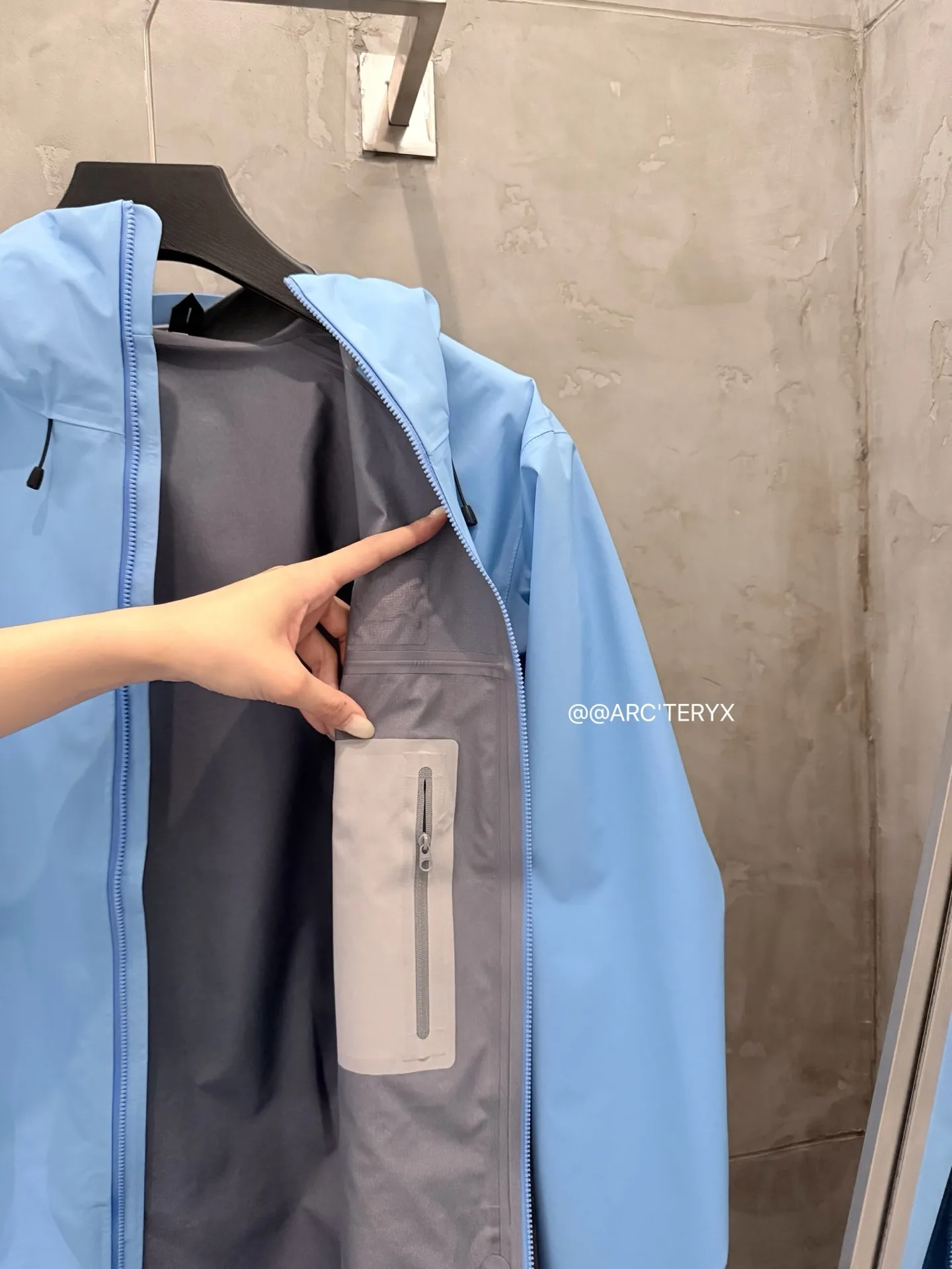 Beta SL GORE-TEX Hooded Shell Jacket D38022800 — view 8
