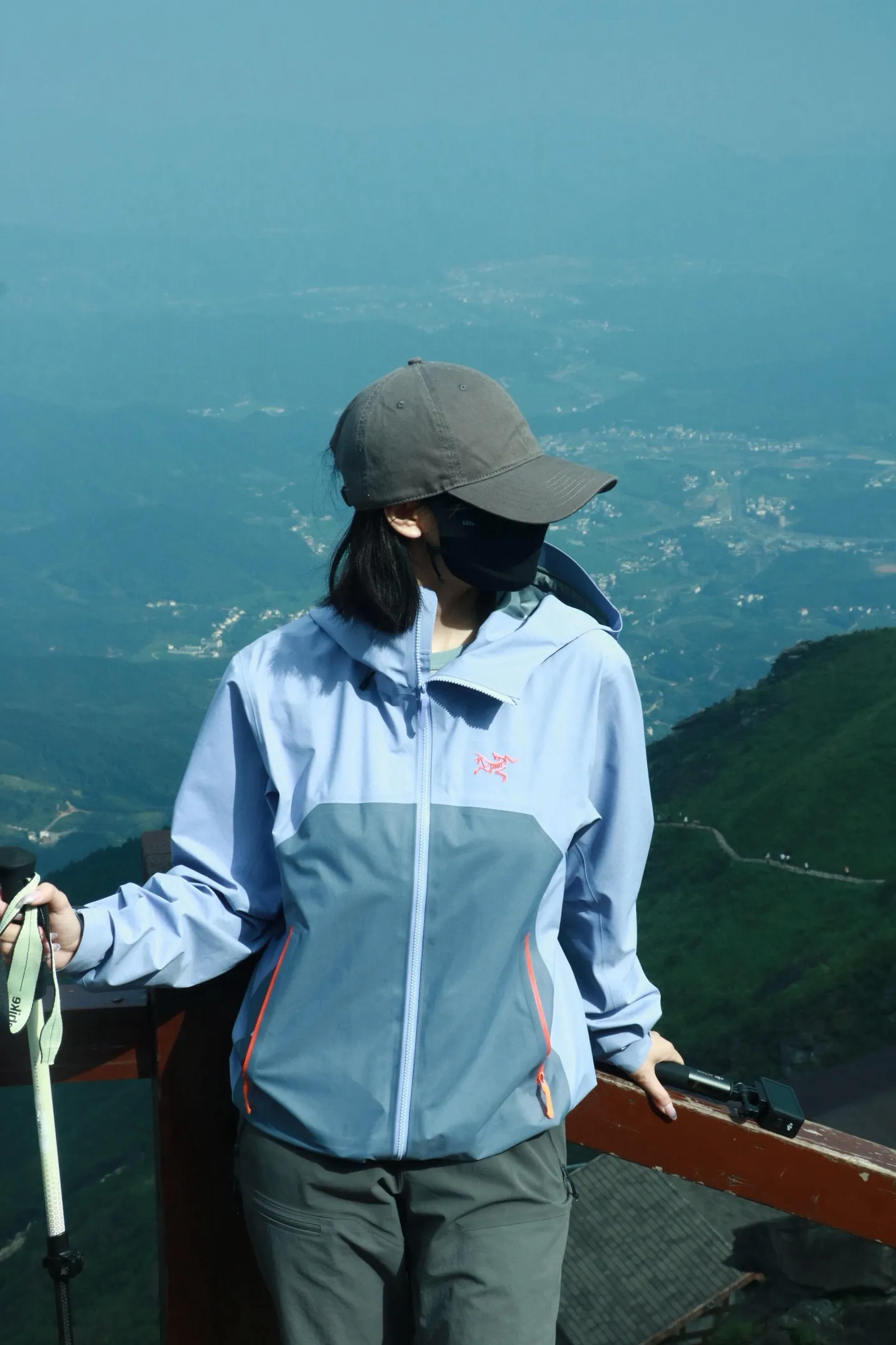 Beta SL GORE-TEX Hooded Shell Jacket D38022803 — view 7