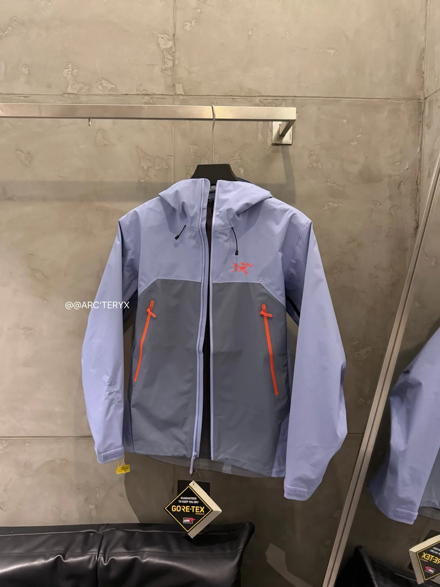 Beta SL GORE-TEX Hooded Shell Jacket D38022804 — view 2