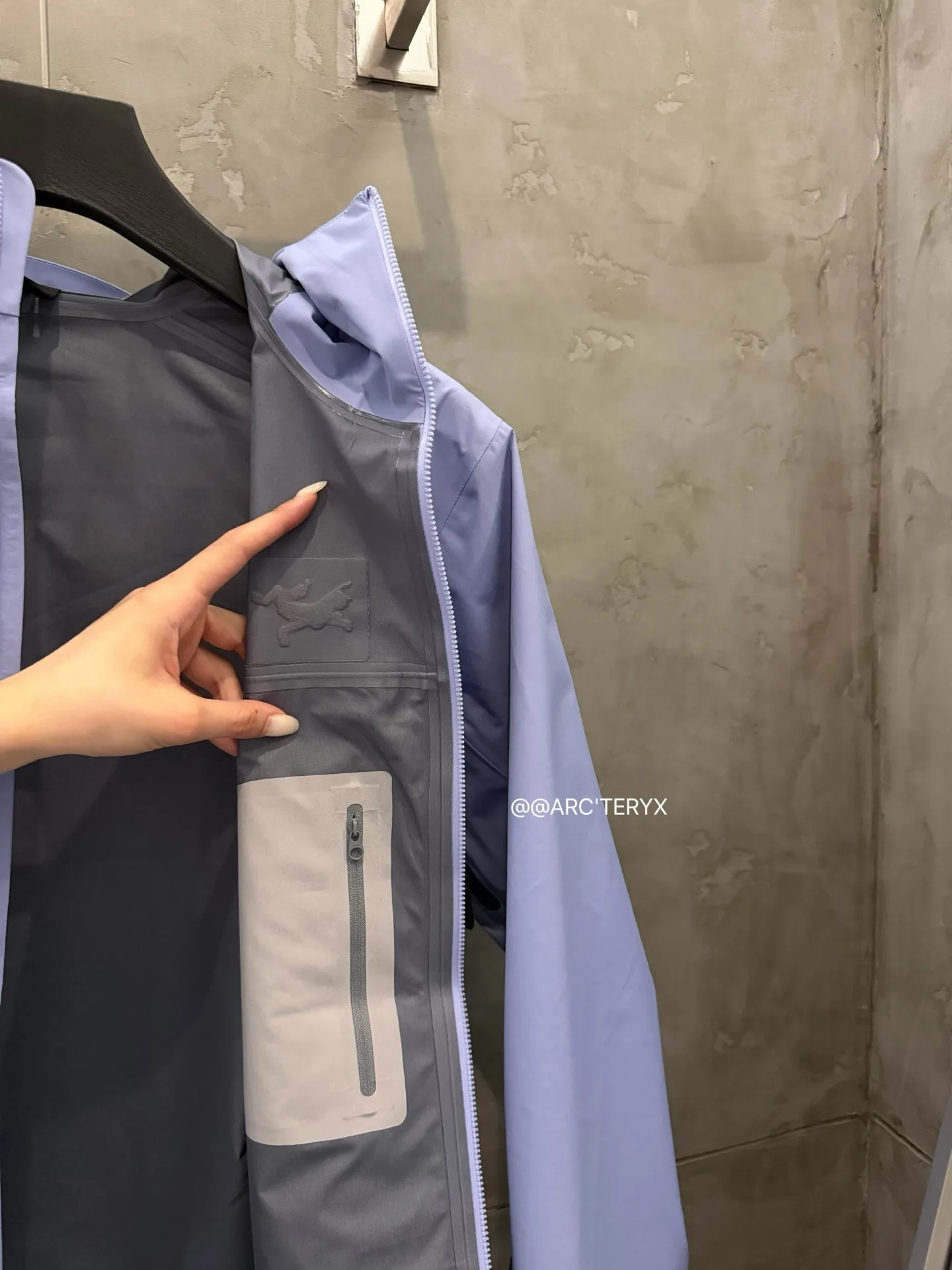 Beta SL GORE-TEX Hooded Shell Jacket D38022804 — view 8