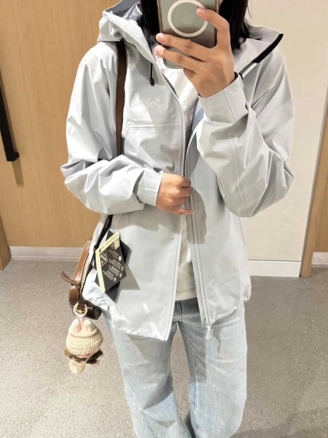 Beta SL GORE-TEX Hooded Shell Jacket D38022801 — view 2