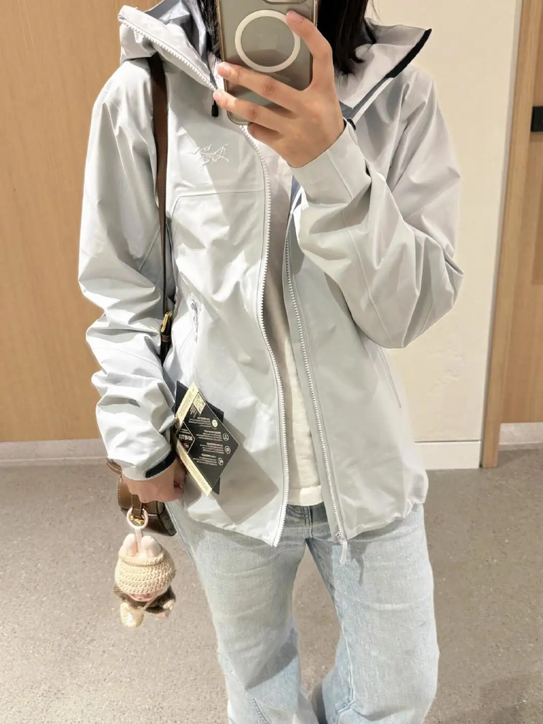 Beta SL GORE-TEX Hooded Shell Jacket D38022801 — view 3