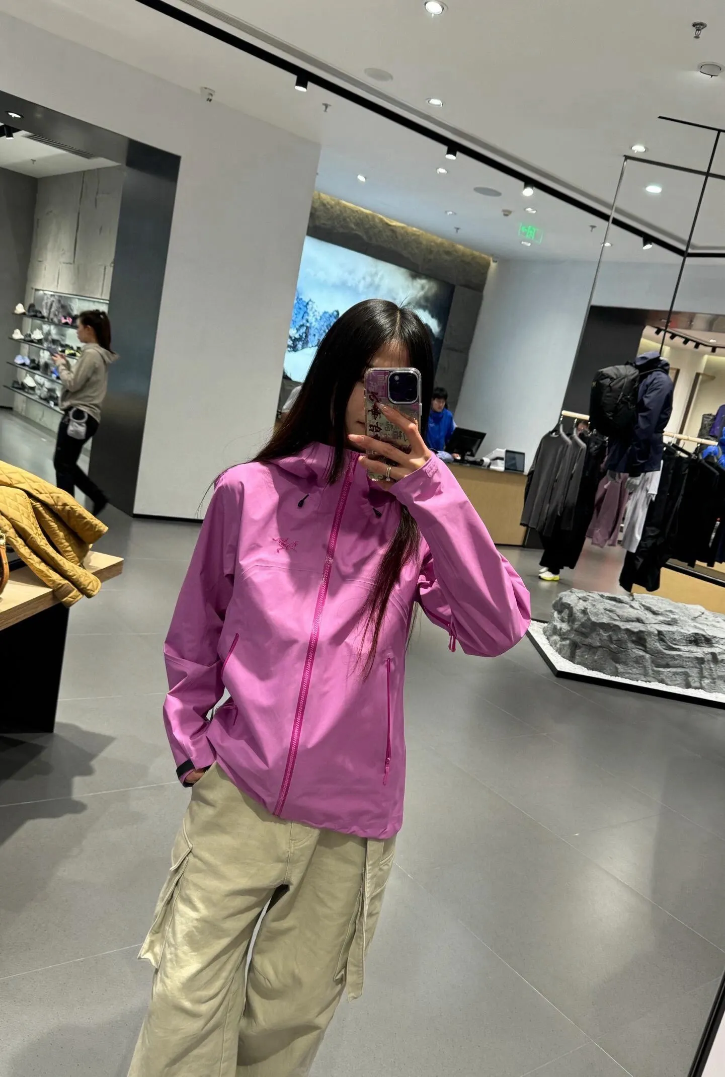 Beta SL GORE-TEX Hooded Shell Jacket D38022805 — view 4