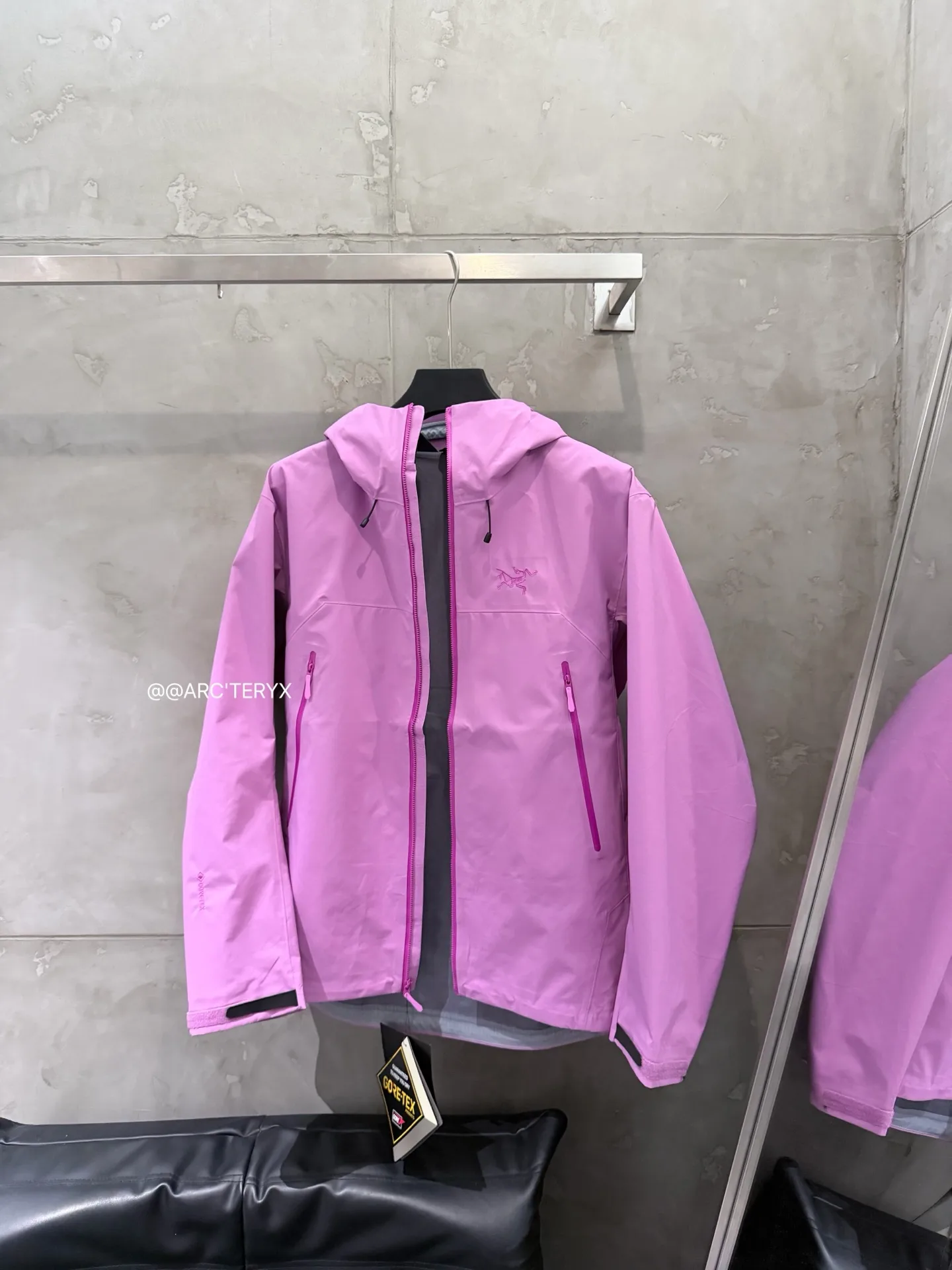 Beta SL GORE-TEX Hooded Shell Jacket D38022806 — view 2