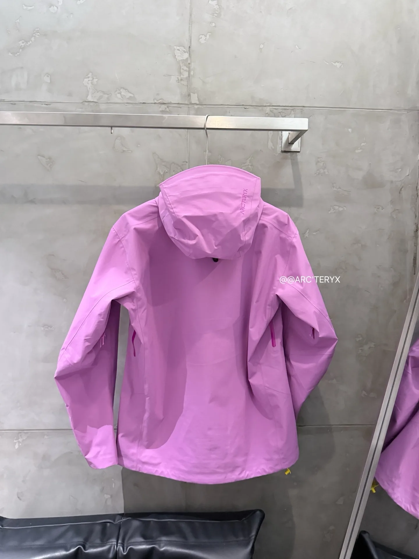 Beta SL GORE-TEX Hooded Shell Jacket D38022806 — view 3
