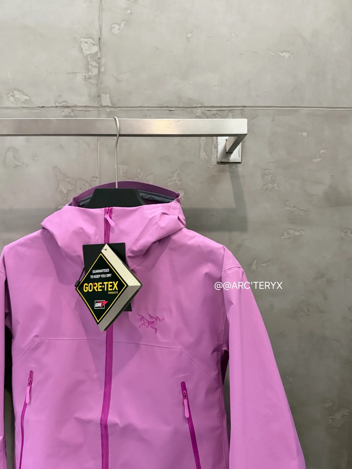 Beta SL GORE-TEX Hooded Shell Jacket D38022806 — view 4