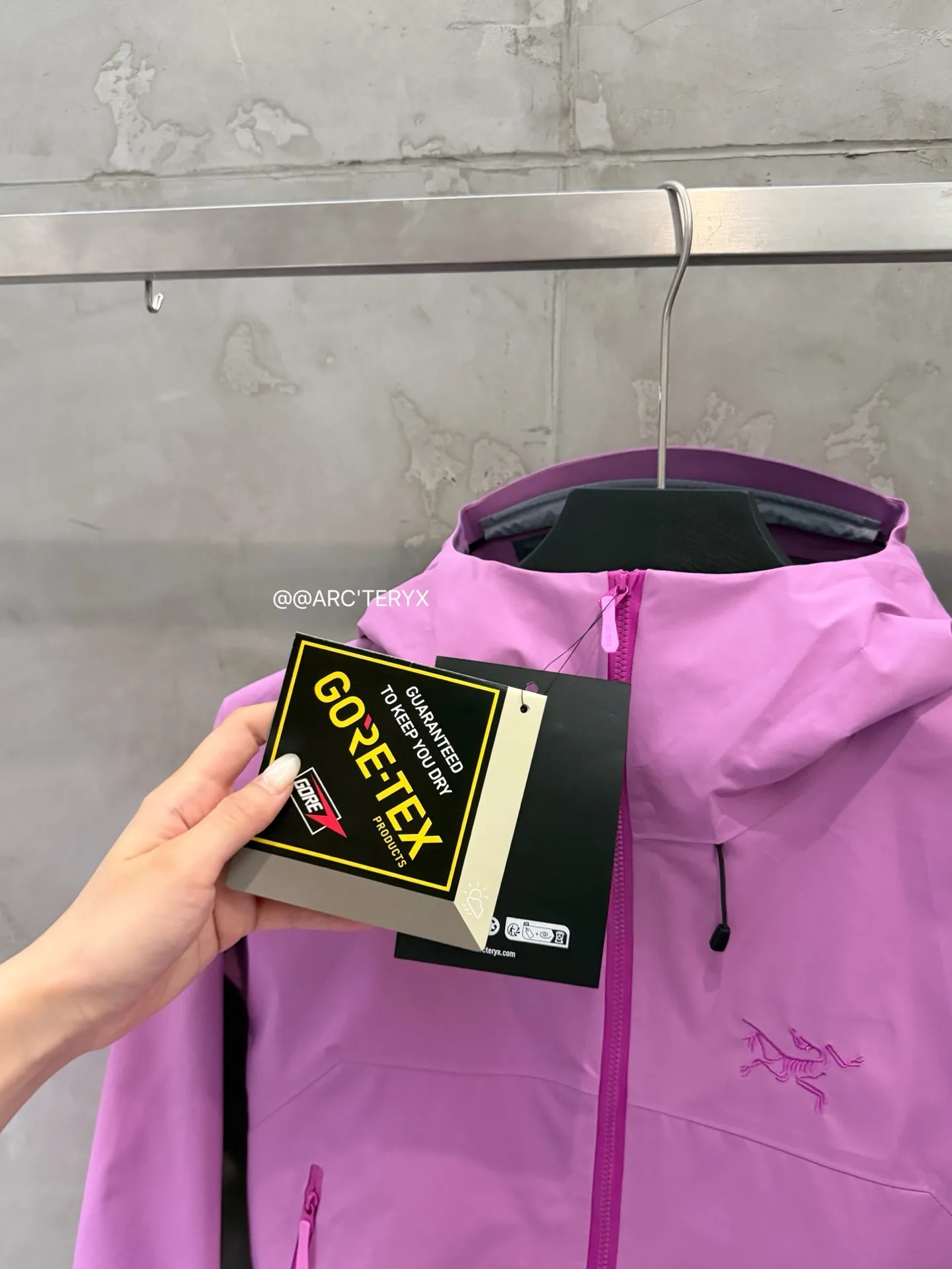 Beta SL GORE-TEX Hooded Shell Jacket D38022806 — view 5