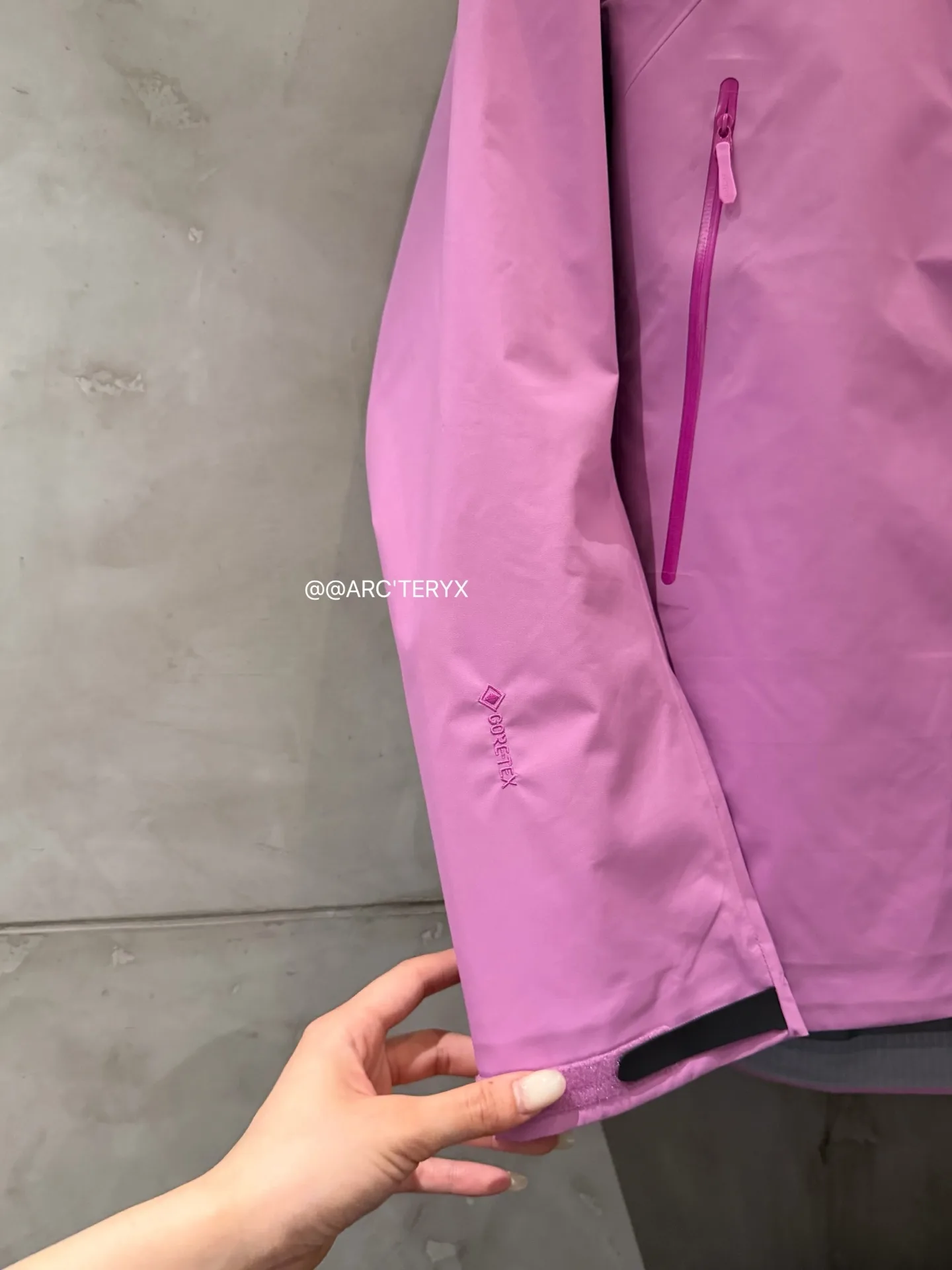 Beta SL GORE-TEX Hooded Shell Jacket D38022806 — view 6
