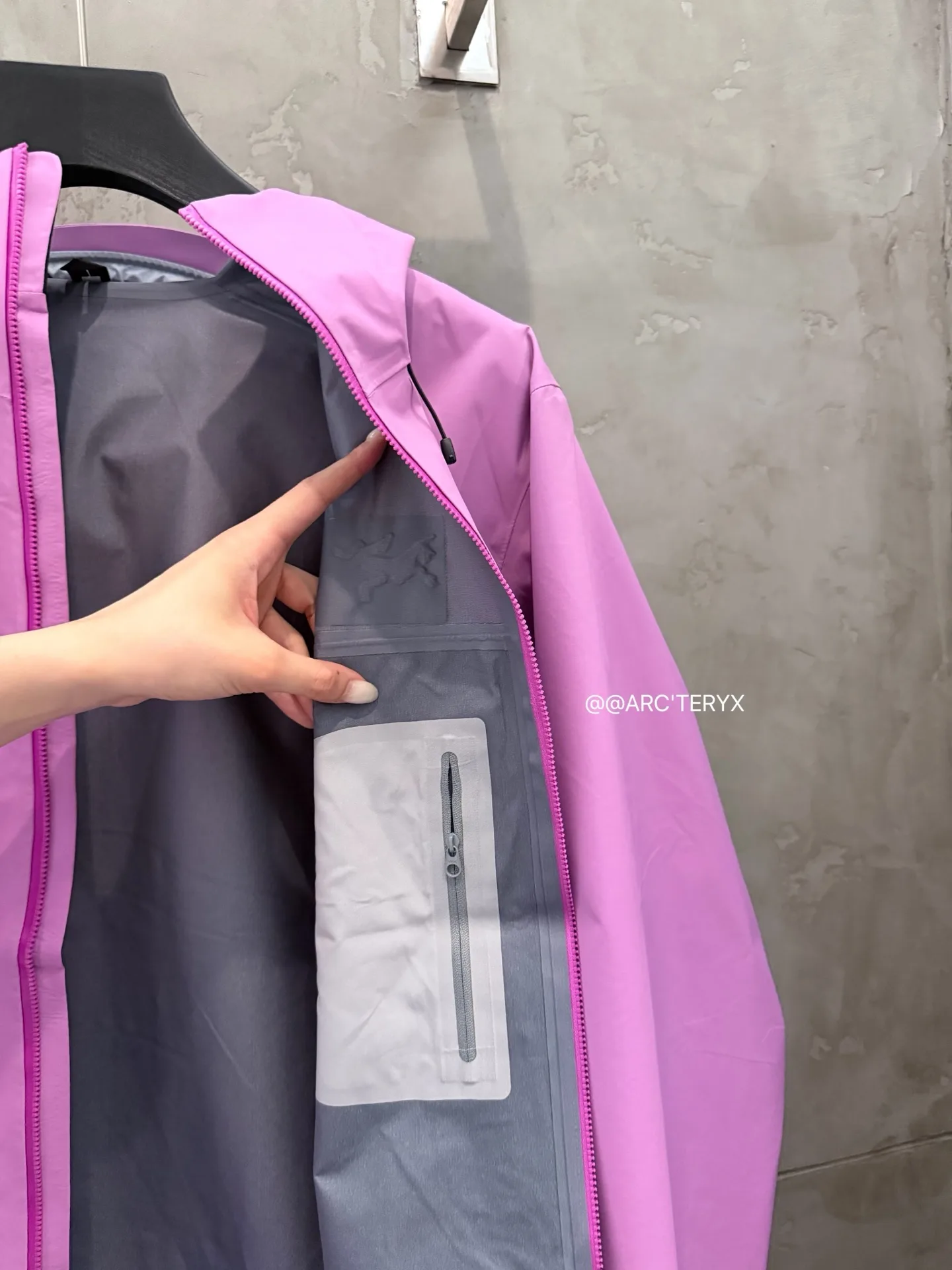 Beta SL GORE-TEX Hooded Shell Jacket D38022806 — view 8