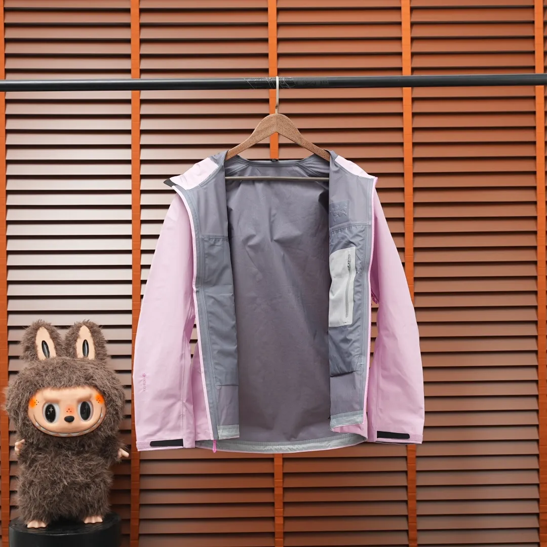Beta SL GORE-TEX Hooded Shell Jacket D38022798 — view 3