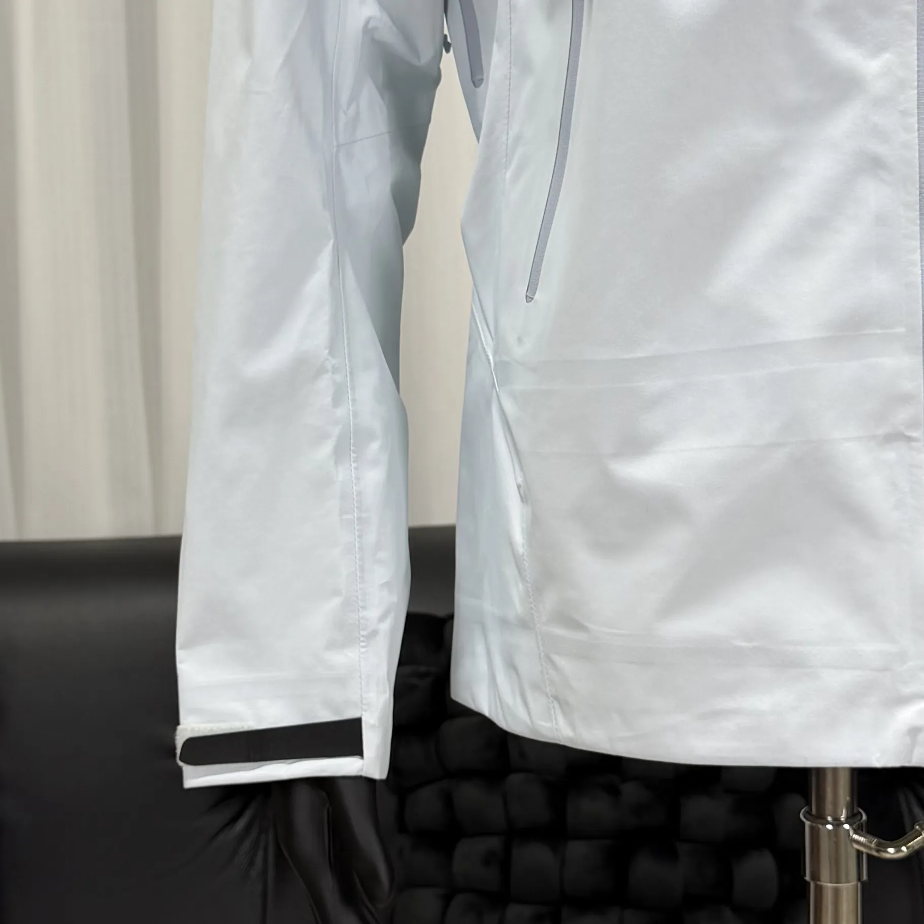 Beta SL GORE-TEX Hooded Shell Jacket D38022792 — view 3