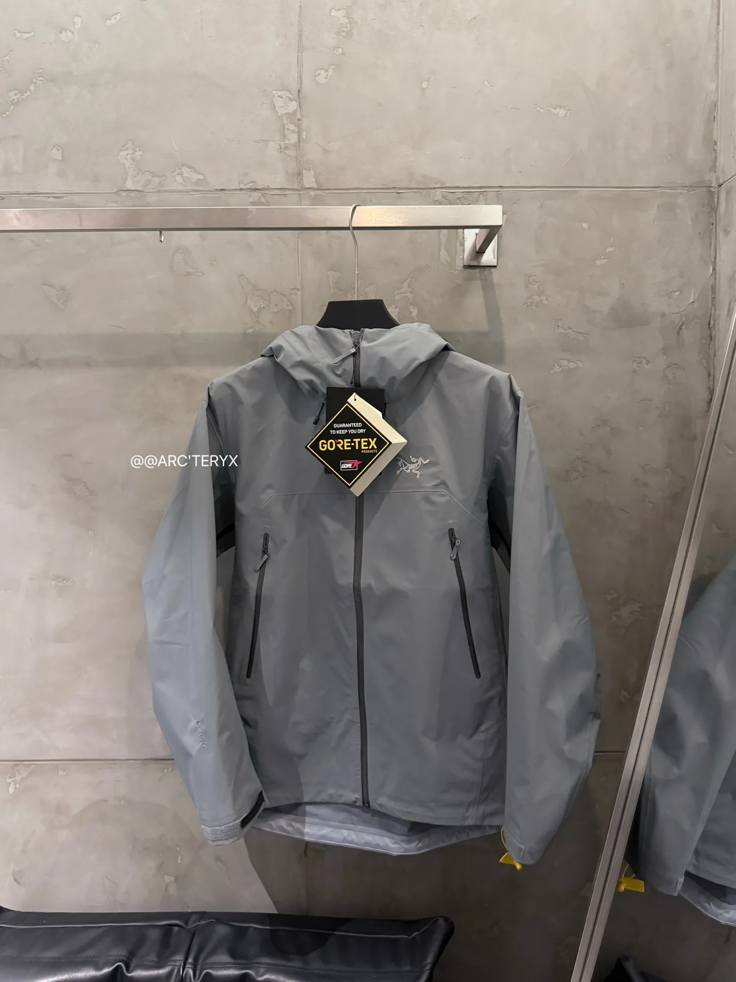 Beta SL GORE-TEX Hooded Shell Jacket D38022810