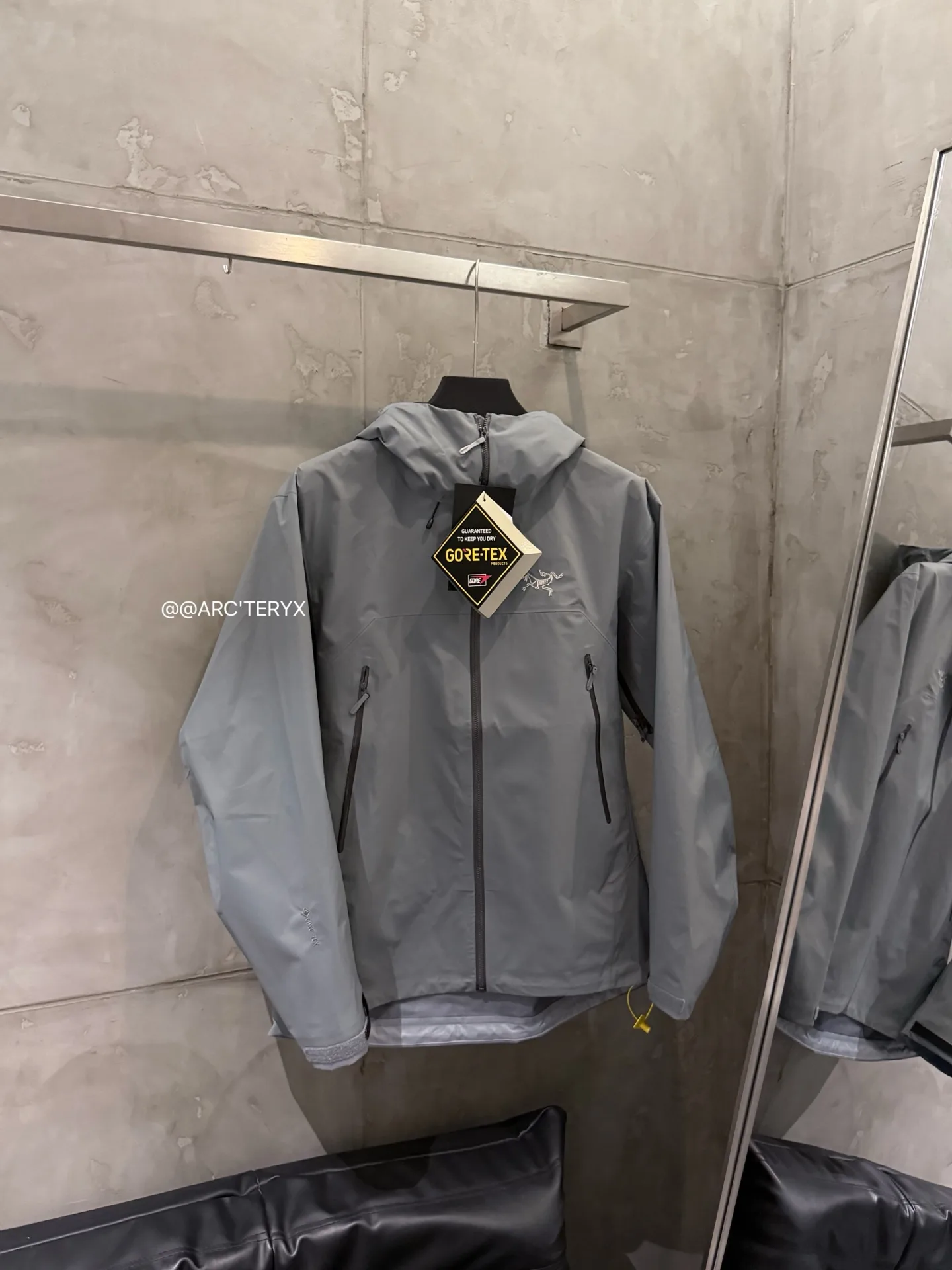 Beta SL GORE-TEX Hooded Shell Jacket D38022810 — view 2