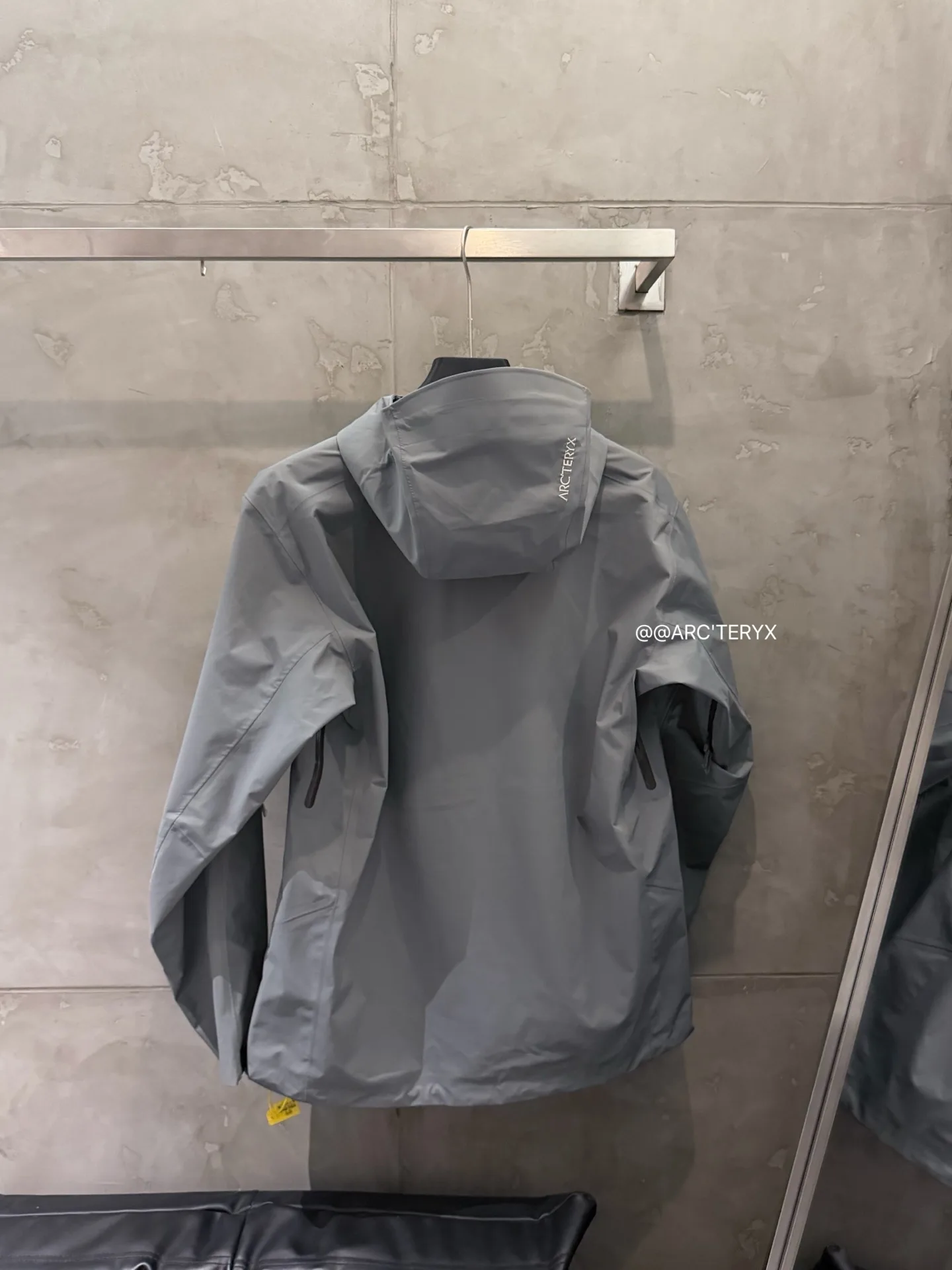 Beta SL GORE-TEX Hooded Shell Jacket D38022810 — view 3
