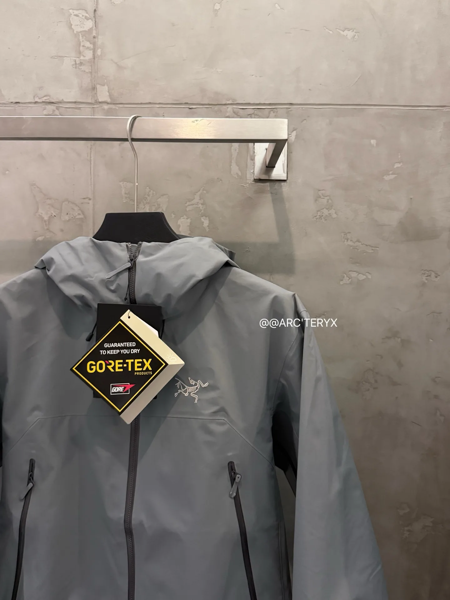 Beta SL GORE-TEX Hooded Shell Jacket D38022810 — view 5