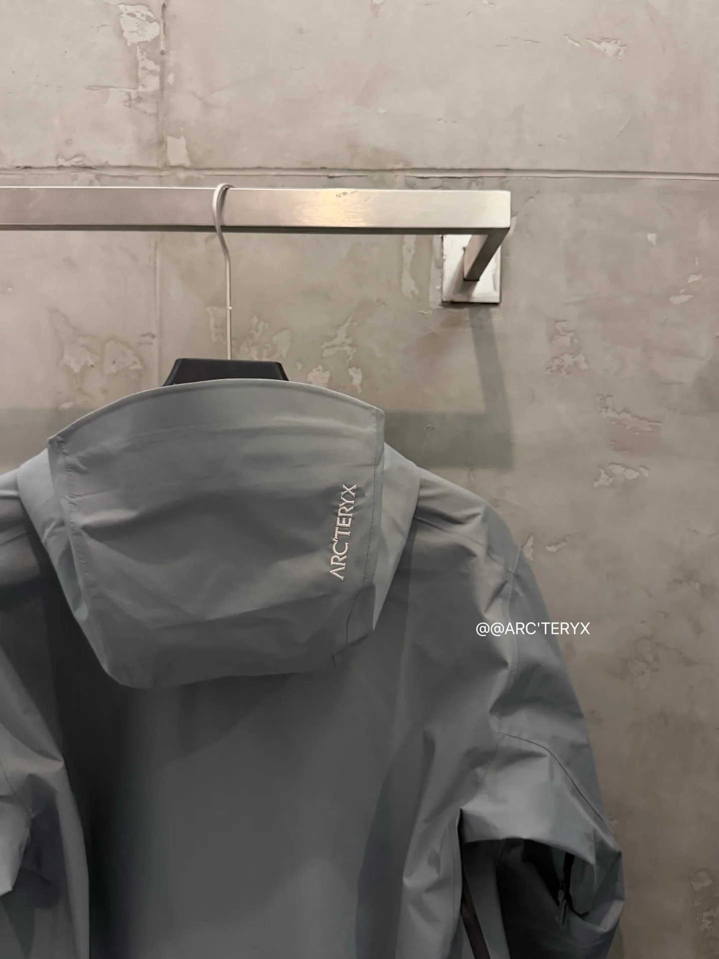 Beta SL GORE-TEX Hooded Shell Jacket D38022810 — view 8