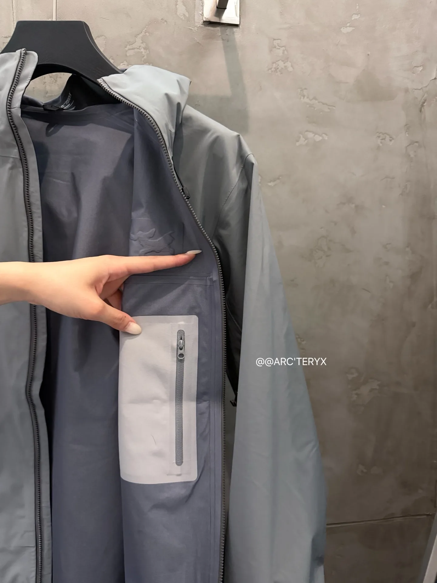 Beta SL GORE-TEX Hooded Shell Jacket D38022810 — view 10