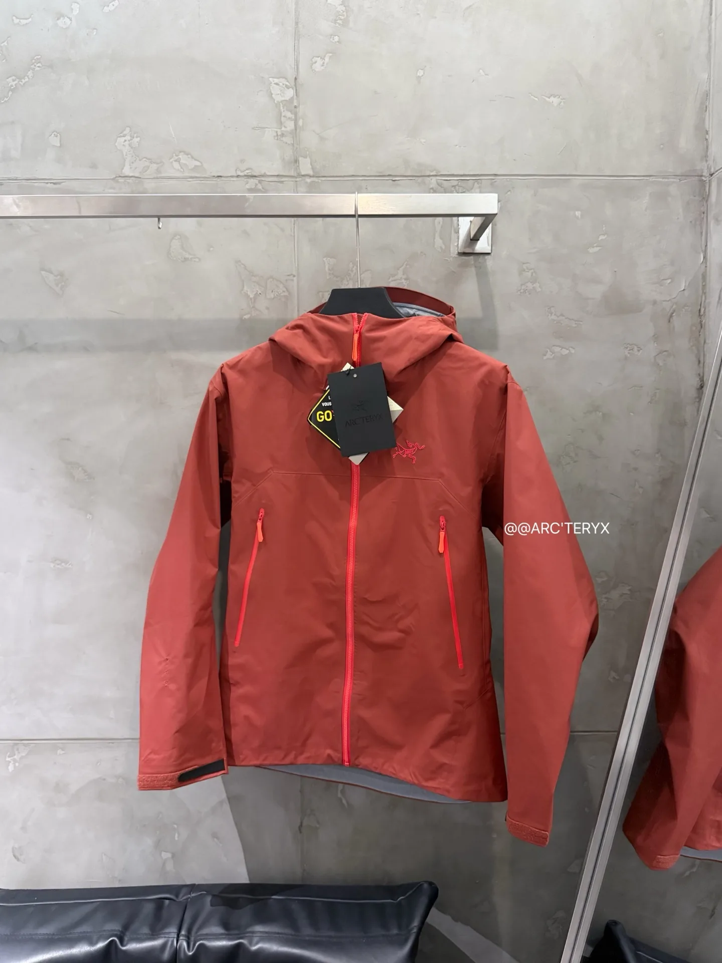 Beta SL GORE-TEX Hooded Shell Jacket D38022808