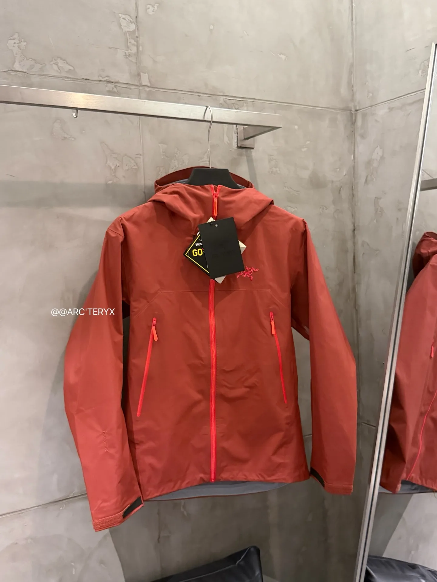 Beta SL GORE-TEX Hooded Shell Jacket D38022808 — view 2