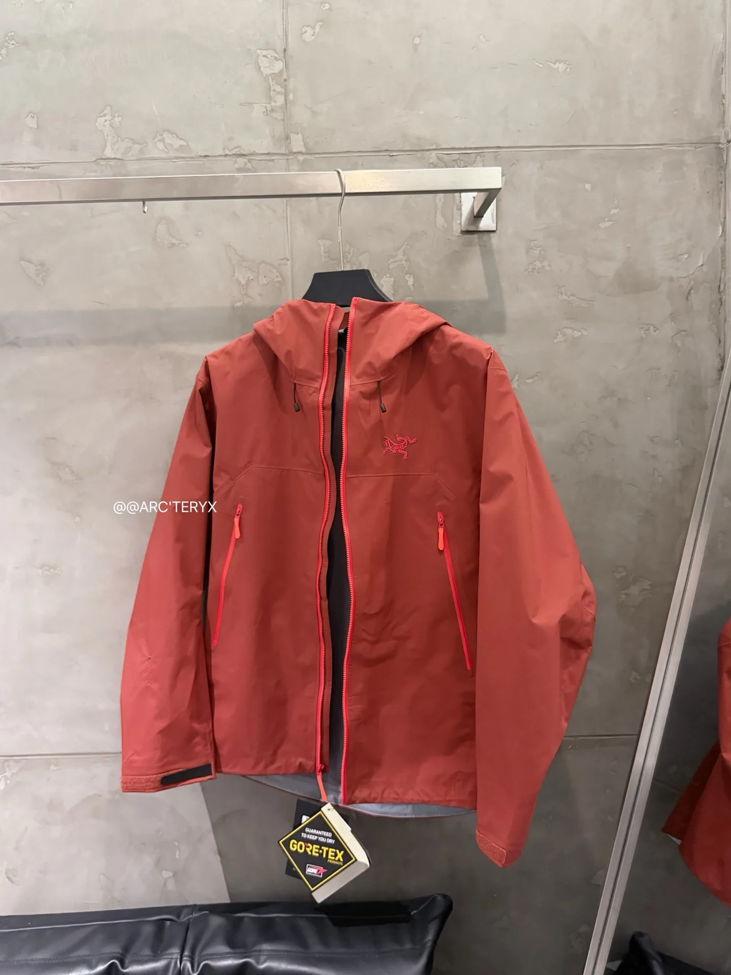 Beta SL GORE-TEX Hooded Shell Jacket D38022808 — view 3