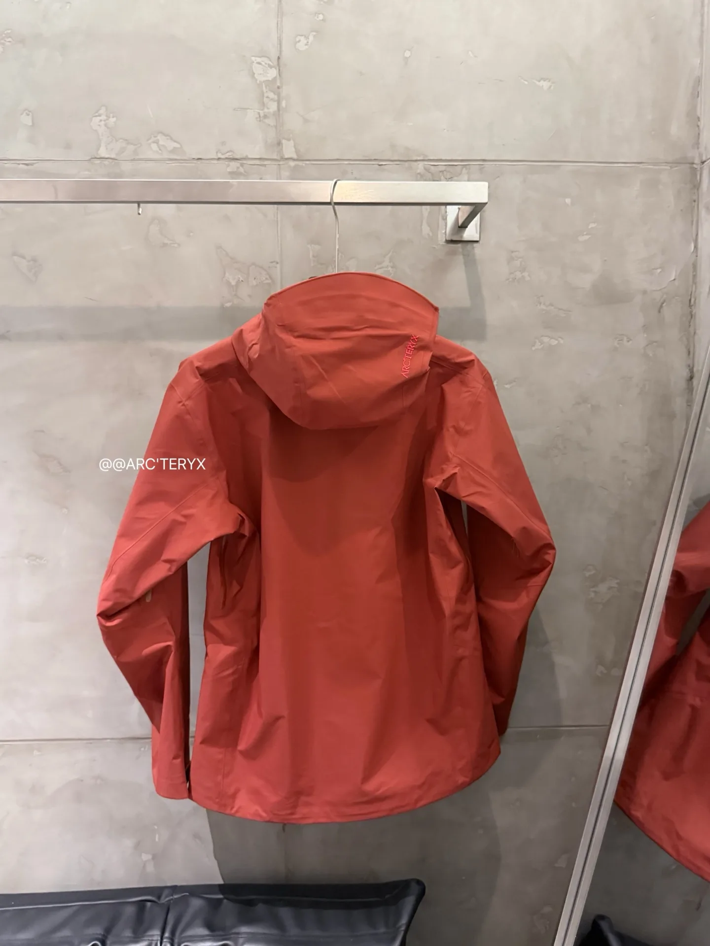 Beta SL GORE-TEX Hooded Shell Jacket D38022808 — view 4